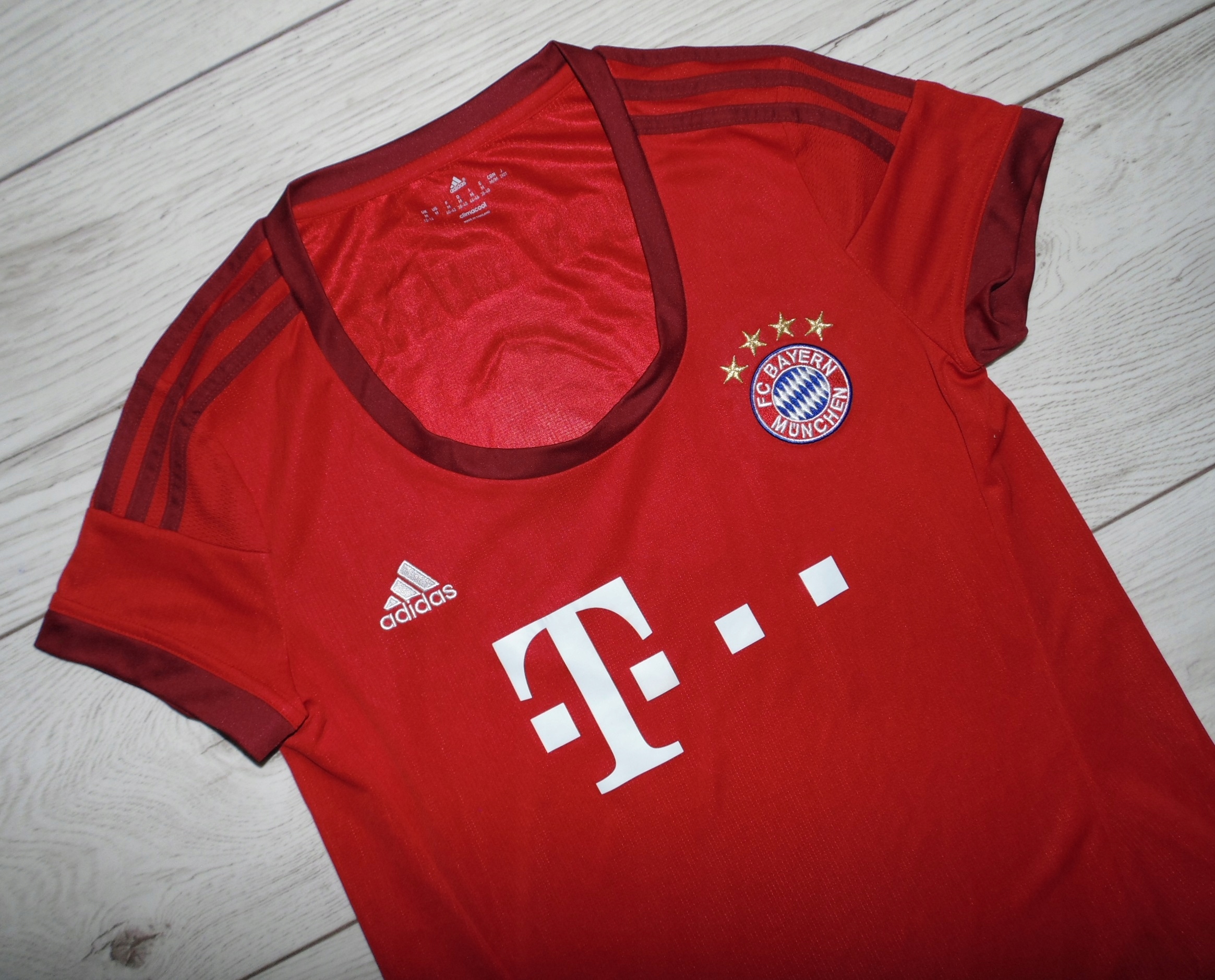 Adidas Bayern Monachium Koszulka Thiago r. M / L Dekolt okrągły