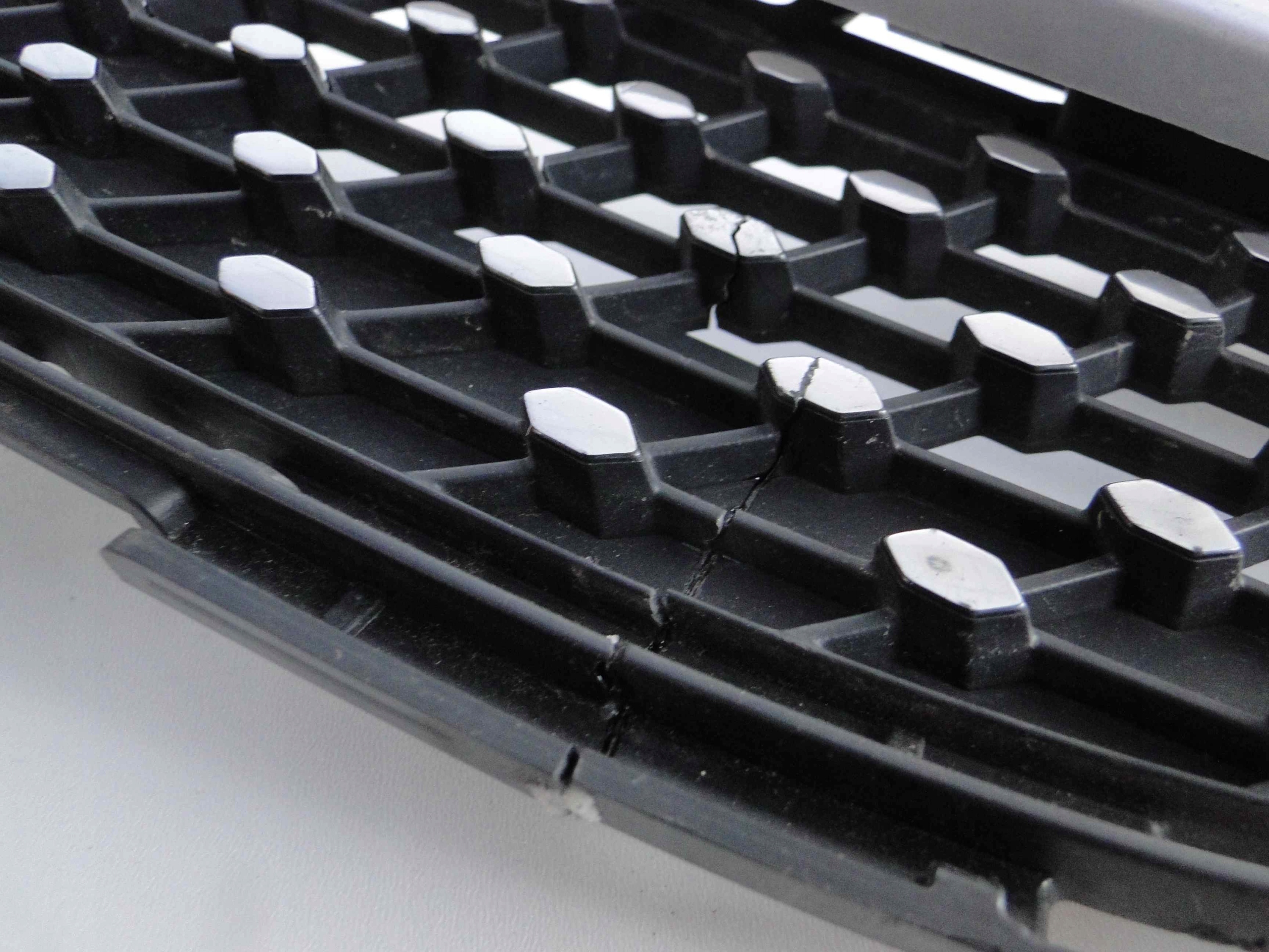 MERCEDES CLS 218 LIFT GRILL ATRAPA AMG DIAMENT Strona zabudowy przód