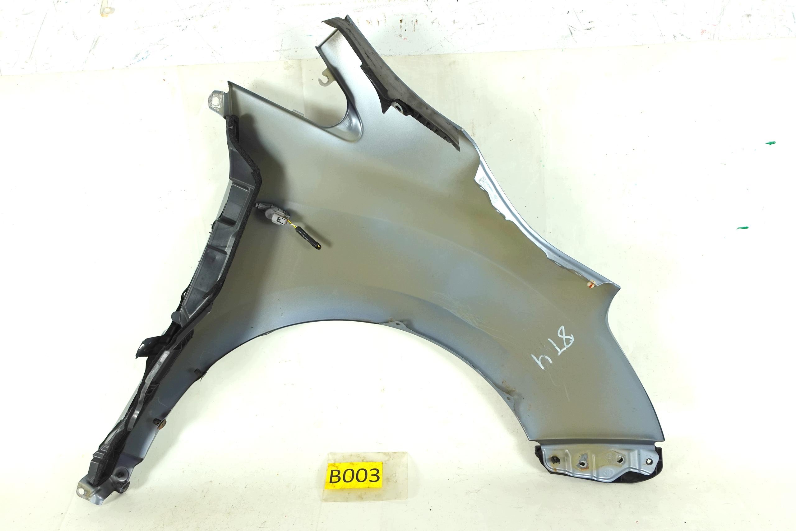 fender left front front TOYOTA VERSO 09-13 8T4 2009-2013