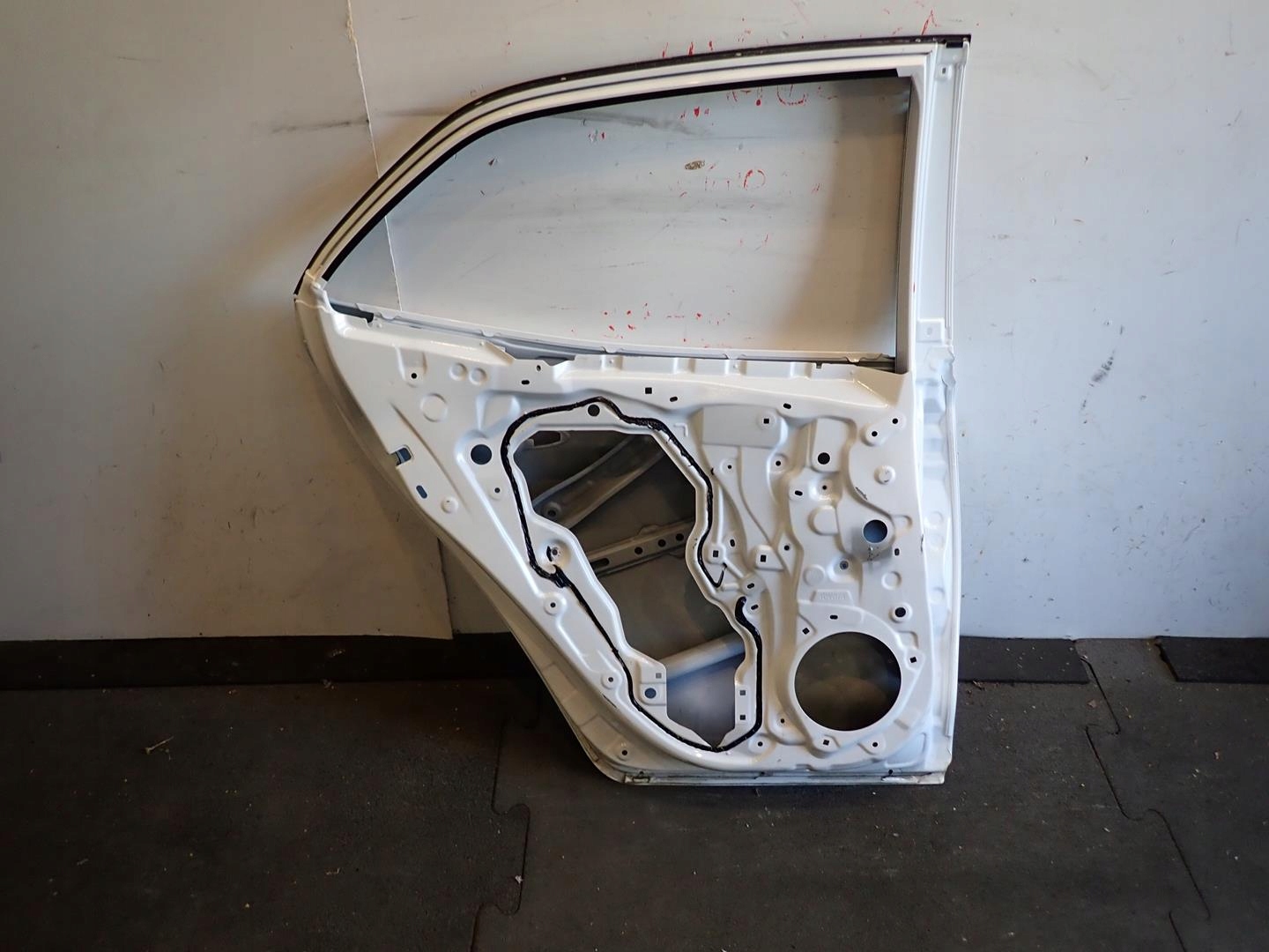 door rear part rear. left TOYOTA COROLLA E21 2019- HB