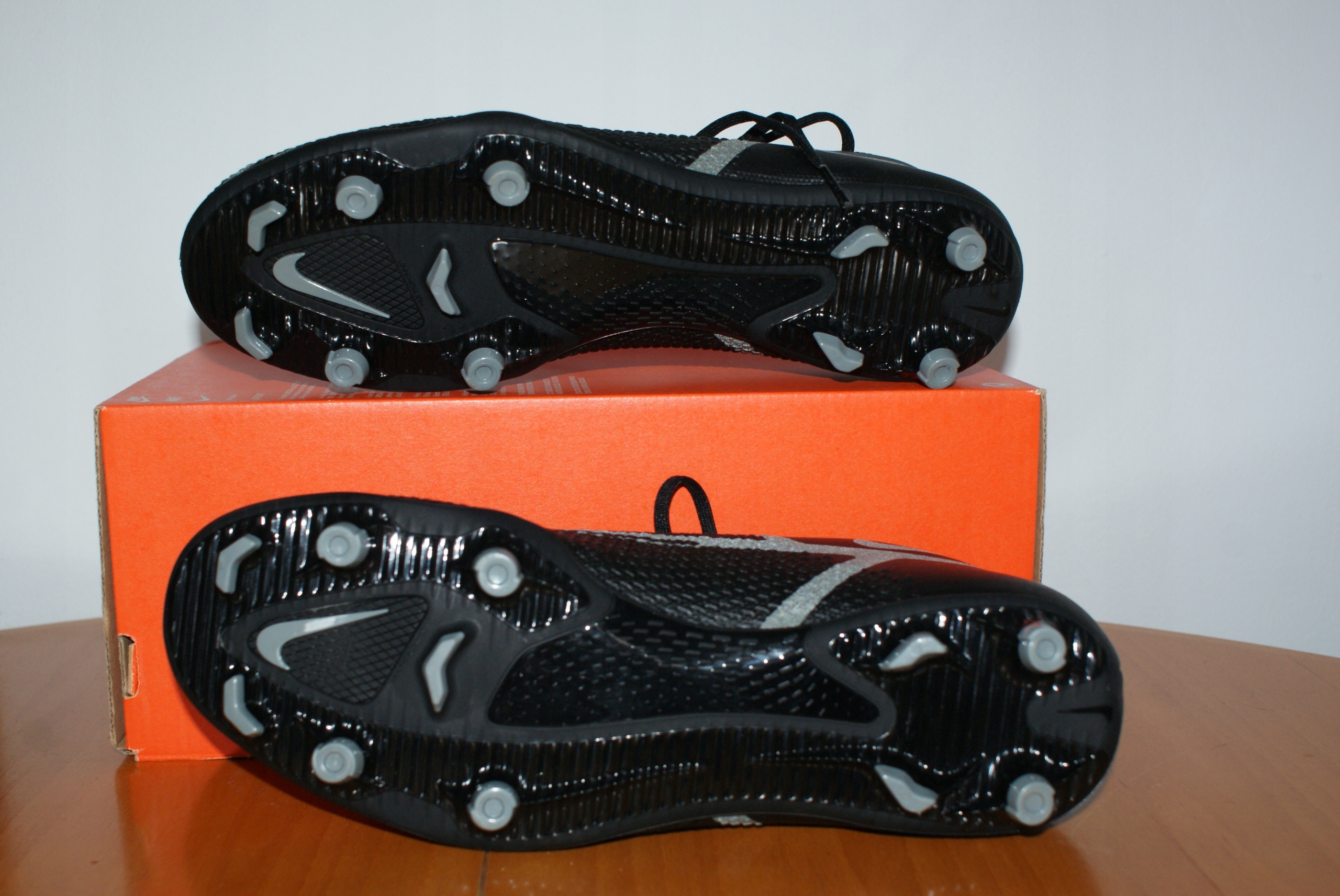 BUTY KORKI NIKE PHANTOM GT2 CLUB FG/MG 42 Model PHANTOM GT2 CLUB FG/MG