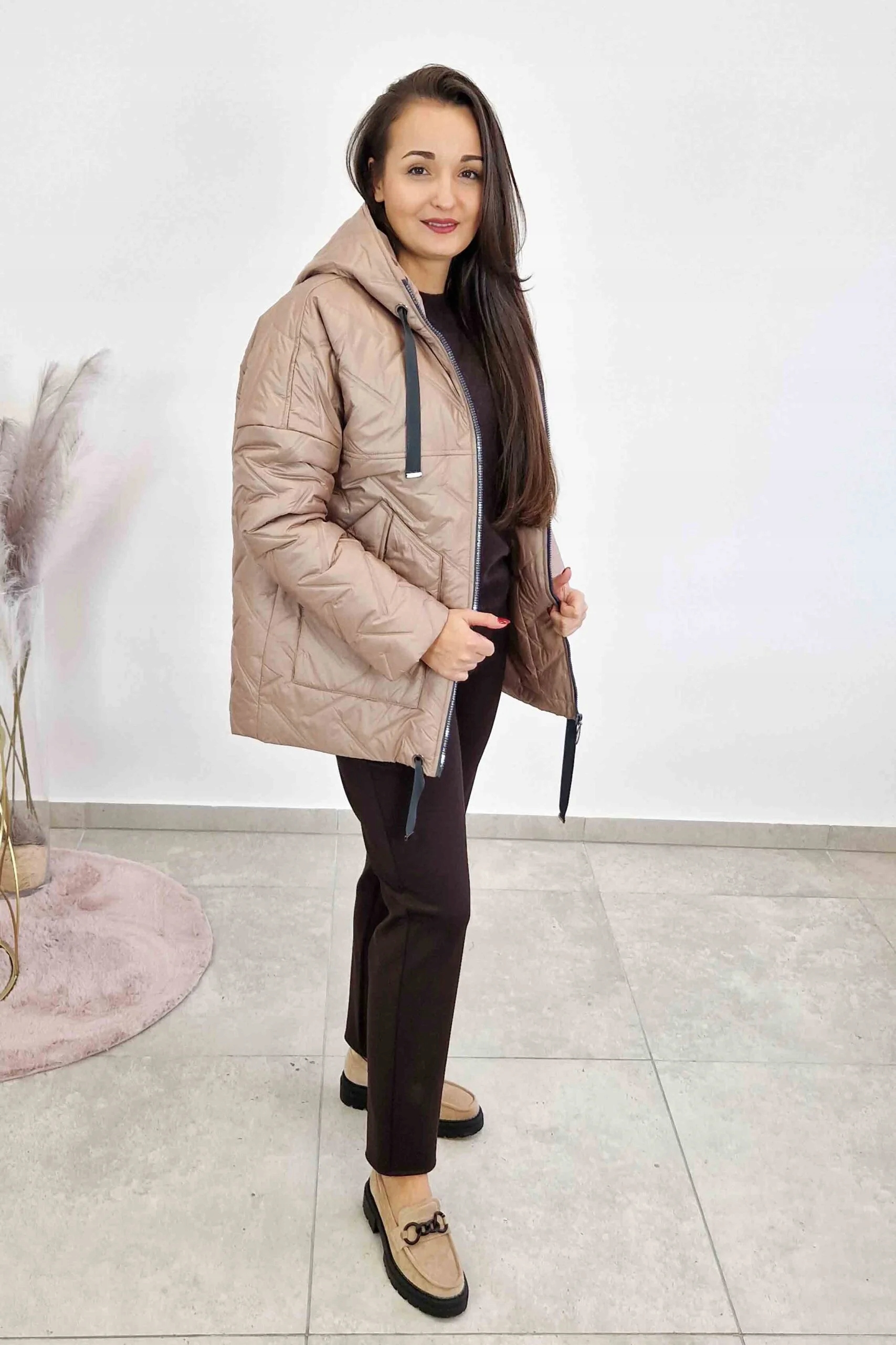 Krátká dámská bunda s kapucí Karamelová L