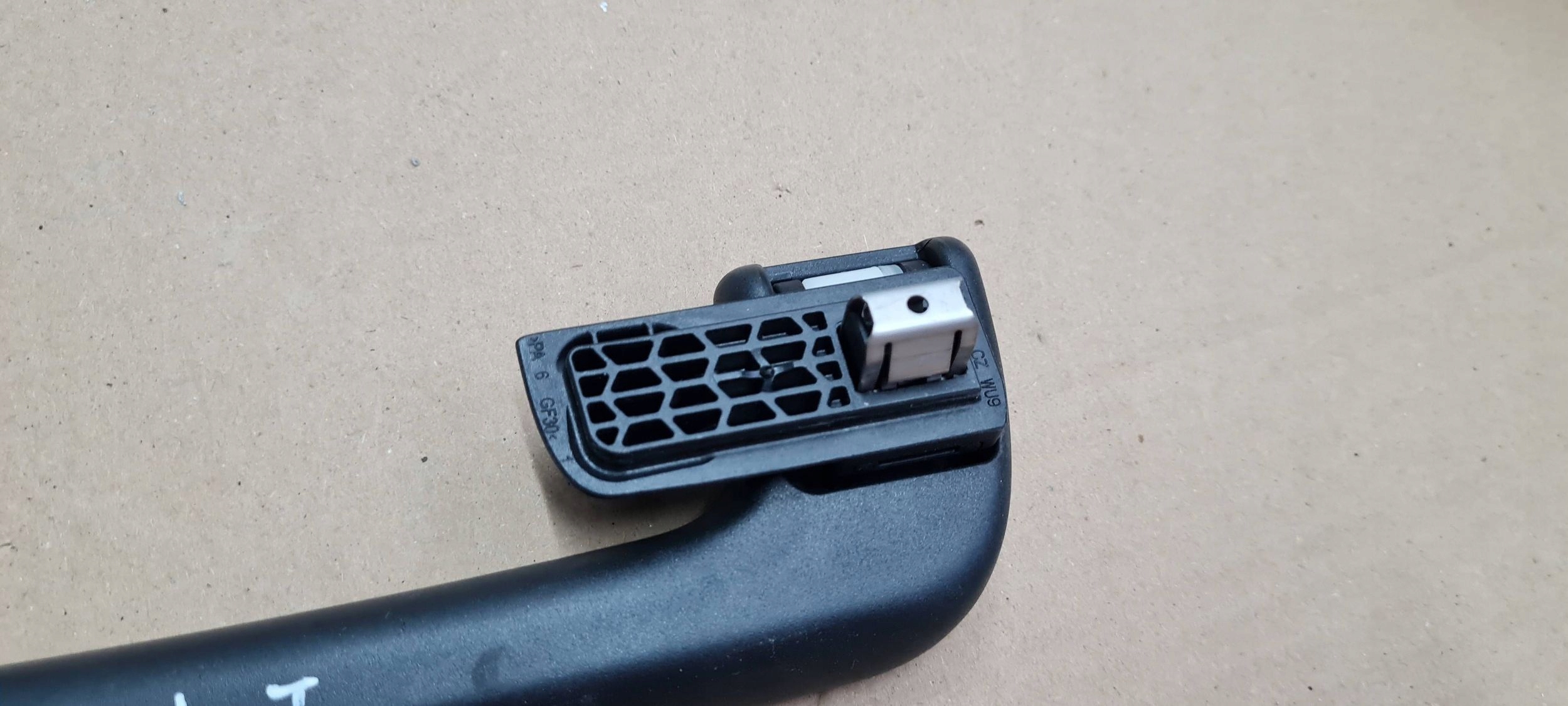 A6 C8 4K handle bracket of the roof left rear part rear SLINE A7 4K