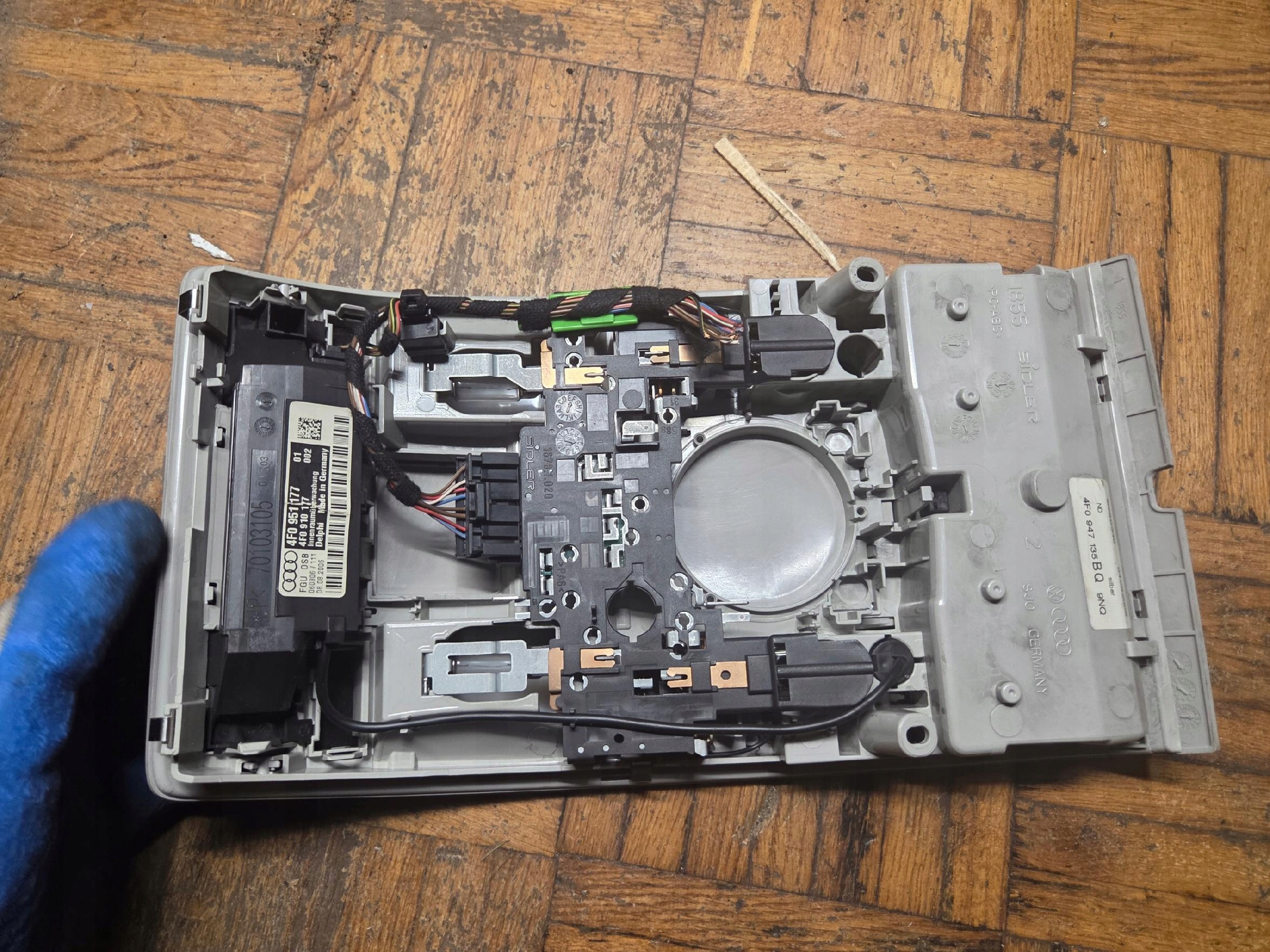 OSWIETLENIE cabina interna AUDI A6 C6 4F0947135BQ