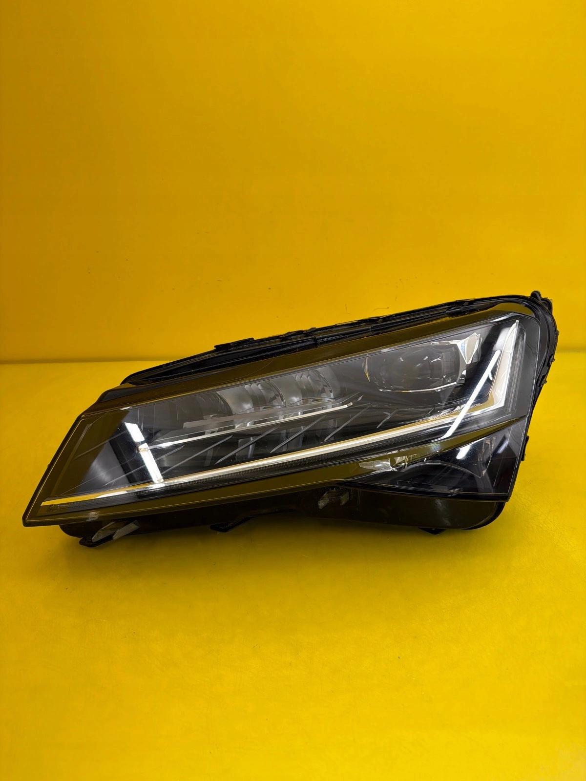 light left Skoda Superb 3V1 III 3 Lift Full Led 3V1941015D