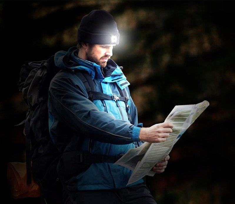 CZAPKA ZIMOWA Z LATARKĄ LAMPKĄ LED NA BATERIE Kod producenta CCZLB