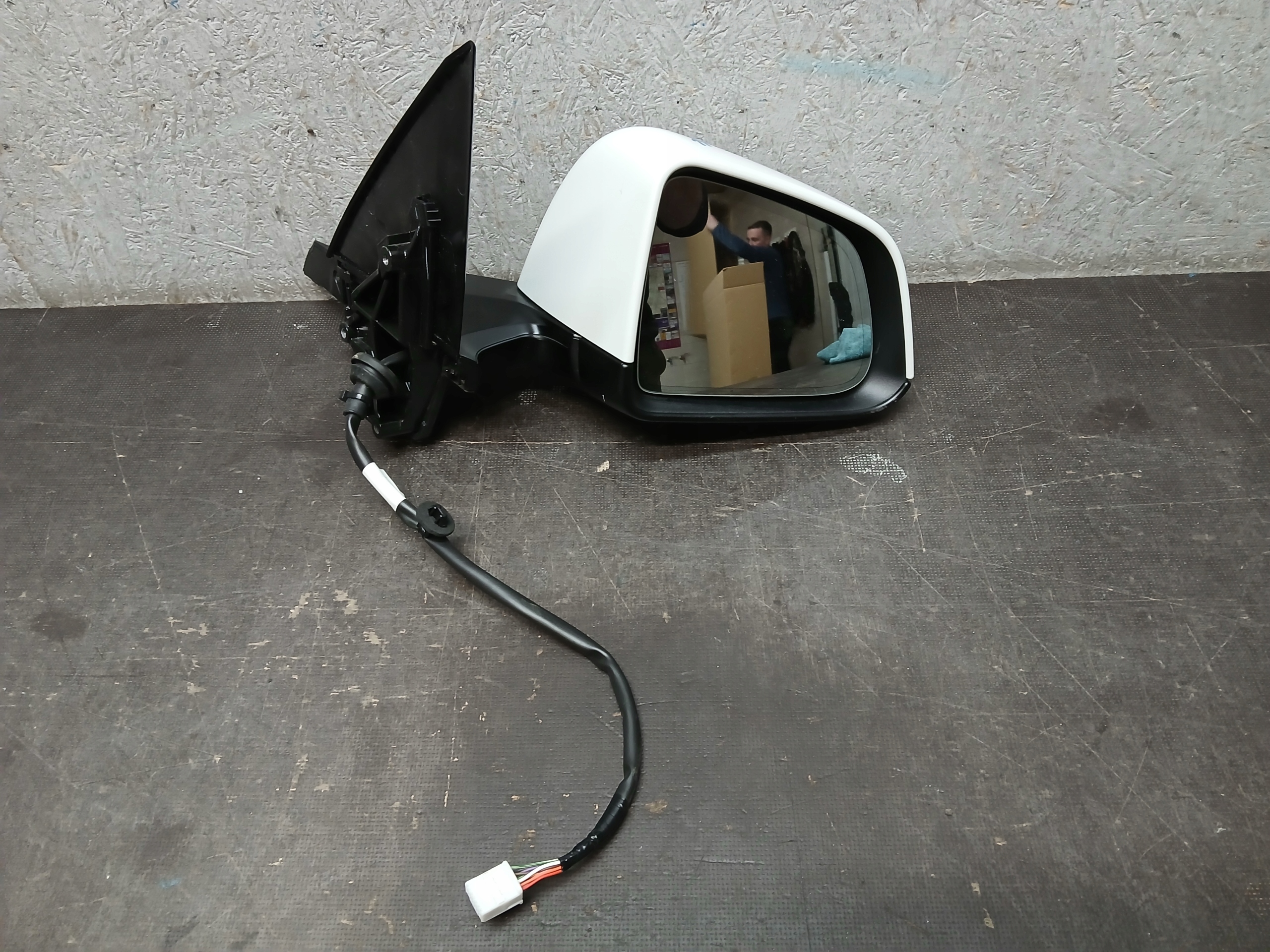 mirror right TESLA Y 11PIN 1609791-00-D