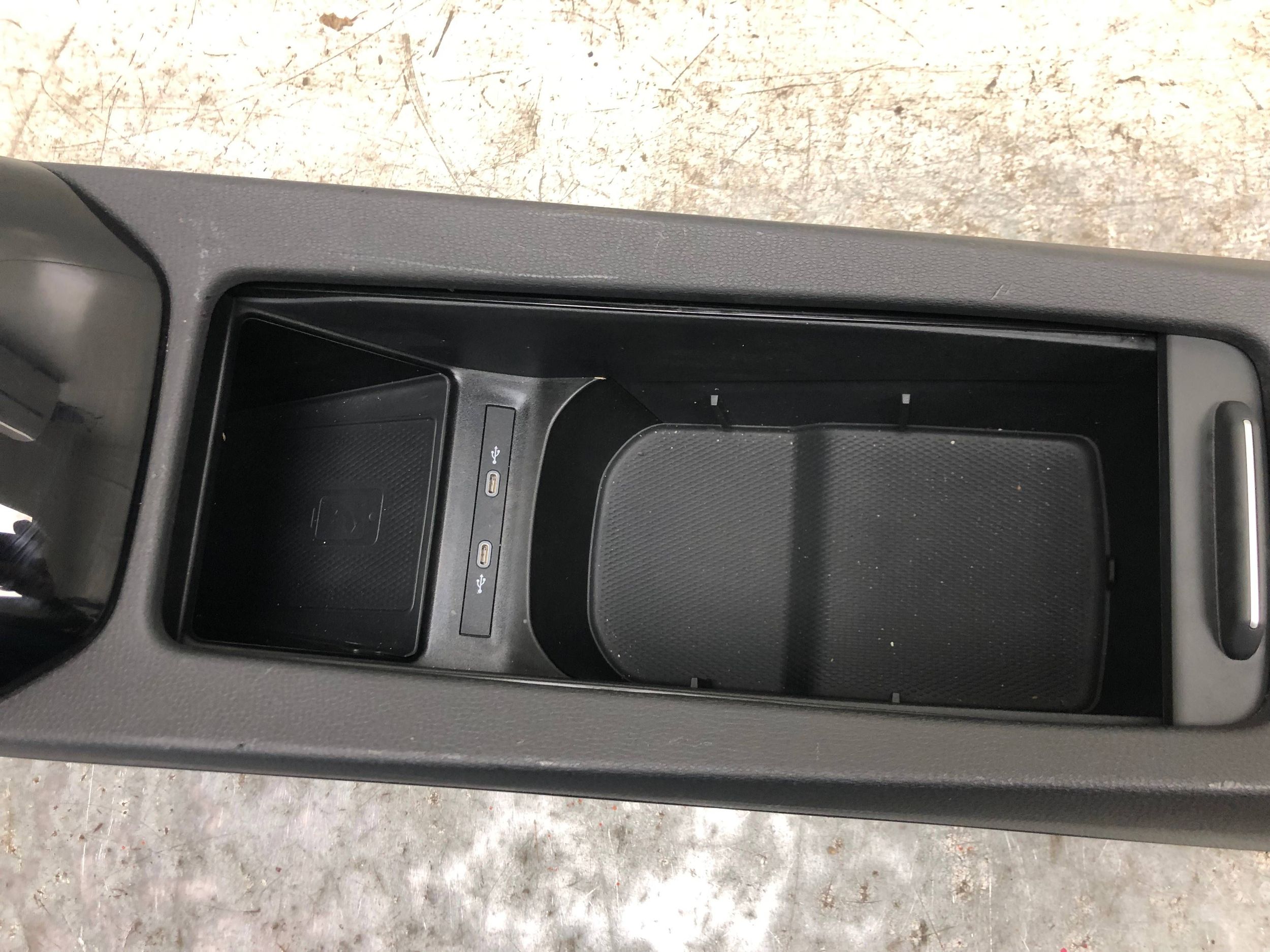 TUNEL mitte LADOWARKA VW ID4 ID.4 11A863241 5NA980611
