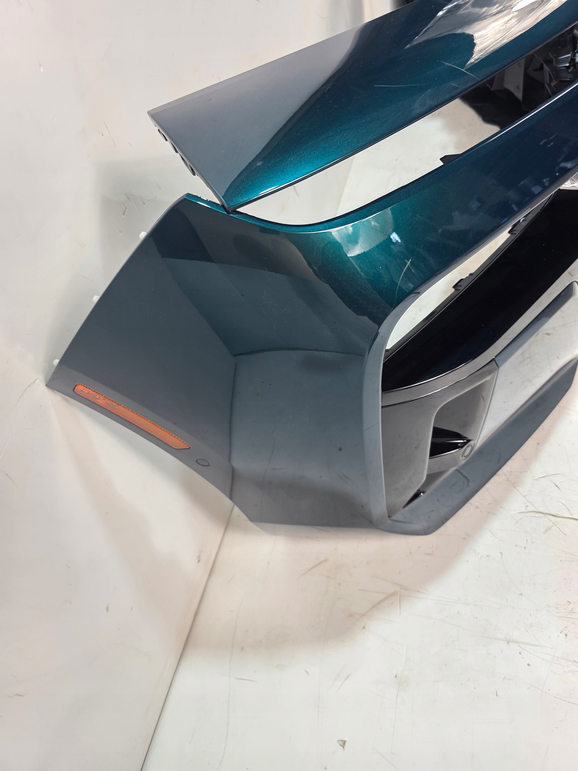 front bumper BMW G70 6PDC m-packet 275 BOSTON GREEN