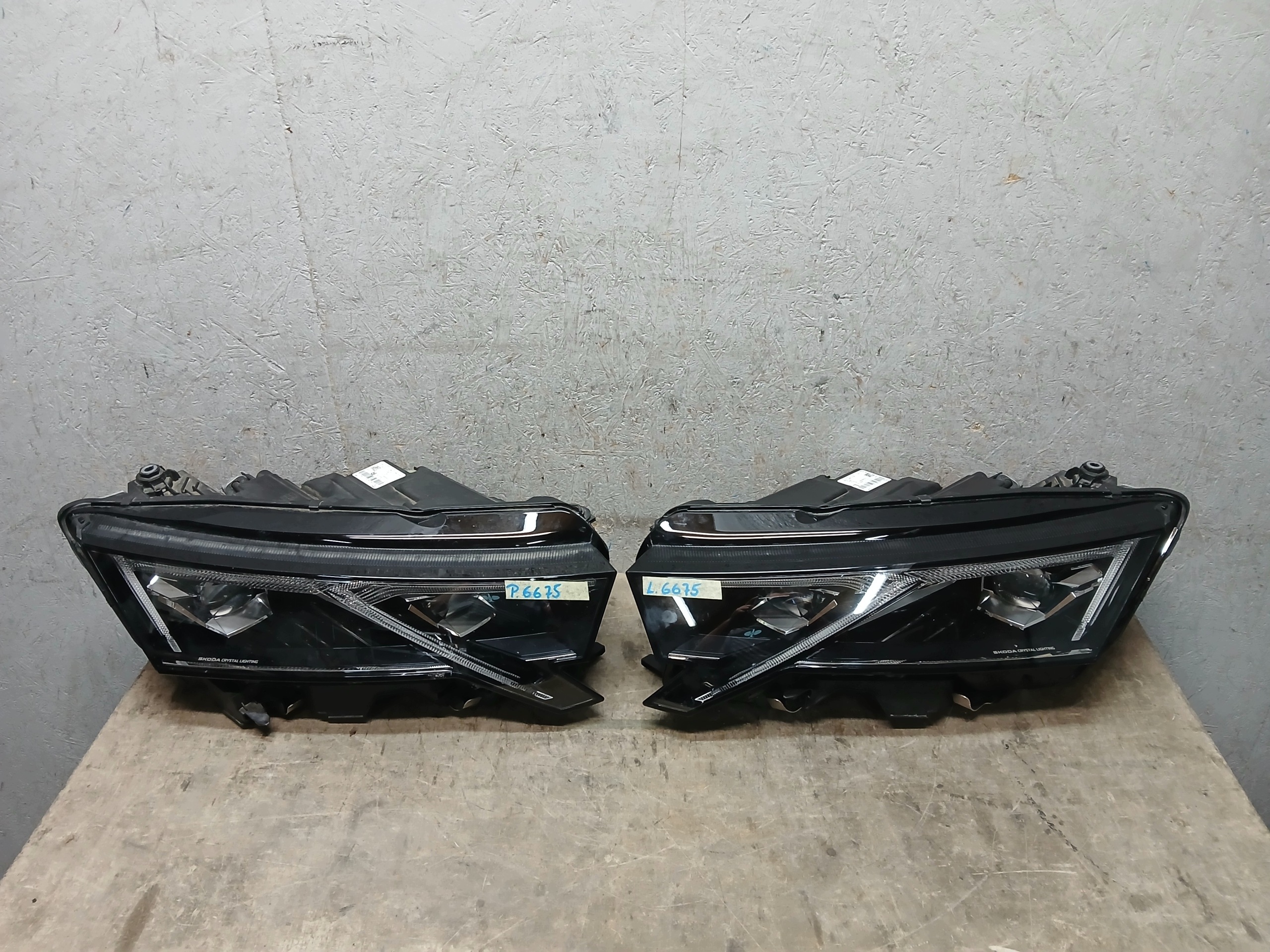 light lights front right left SKODA OCTAVIA IV 4 LIFT FULL LED 5E4941036