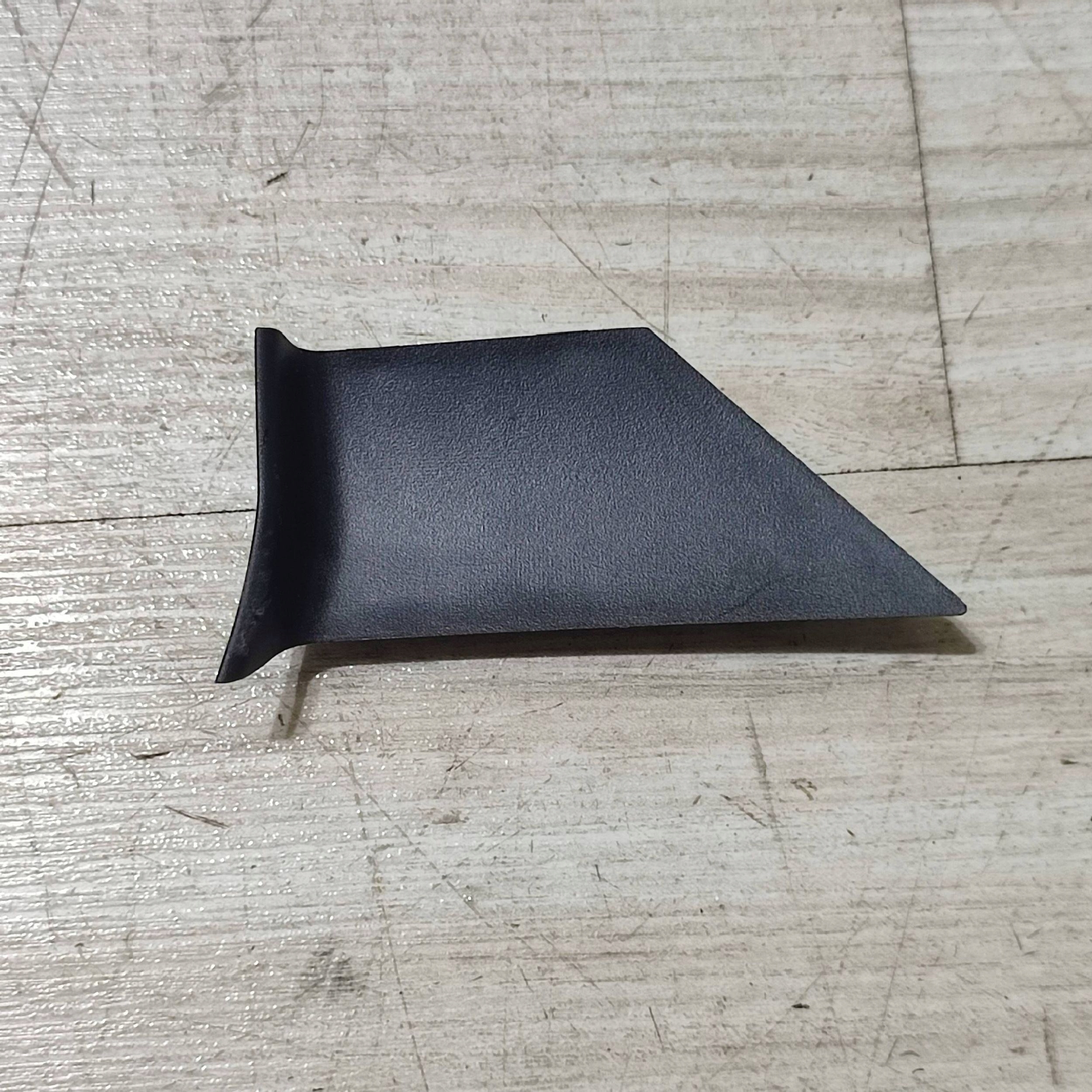 fedél bent Suzuki Vitara (LY) 8375568L00