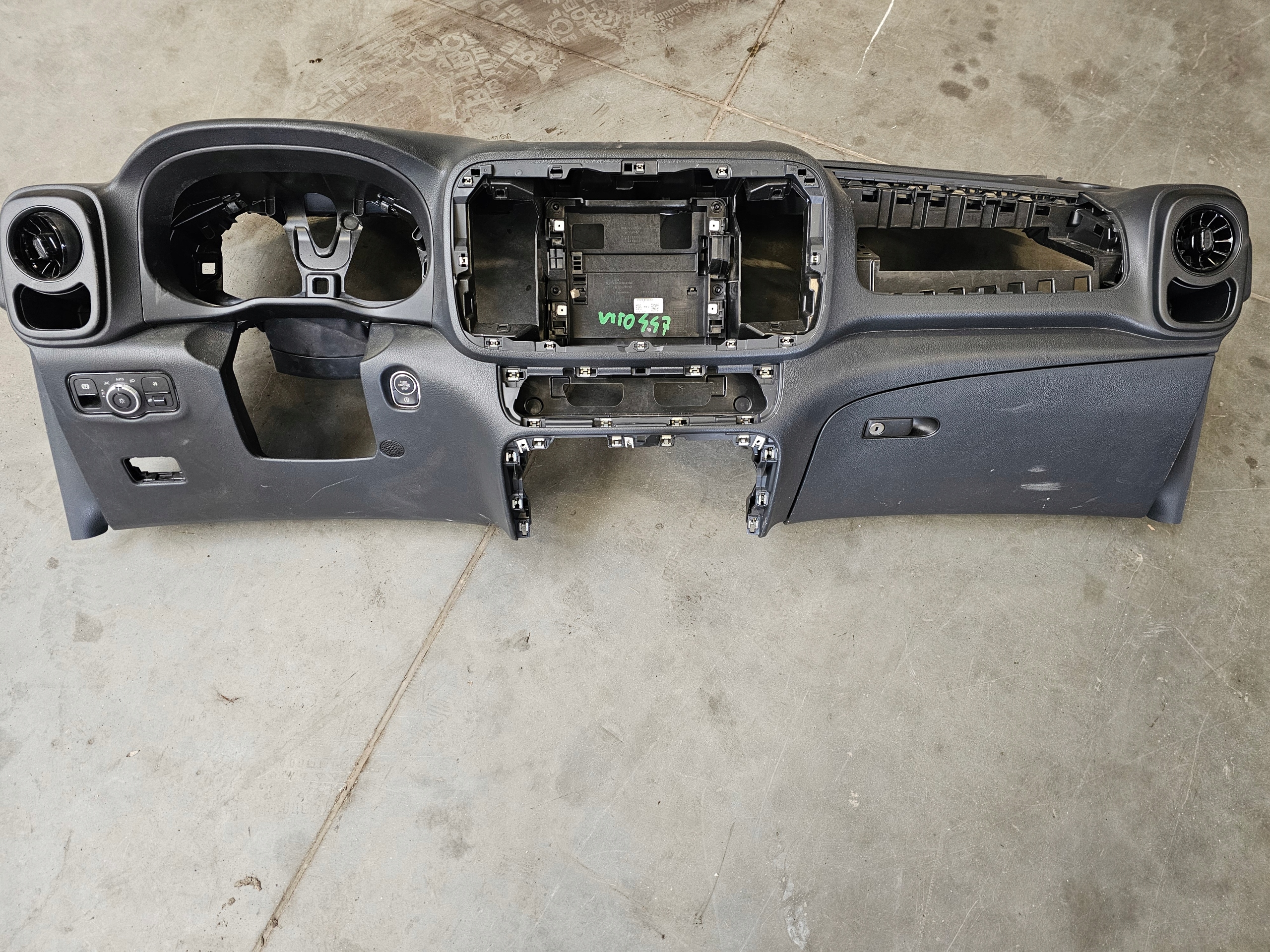 dashboard instrument panel MERCEDES VITO W447 console 2024r