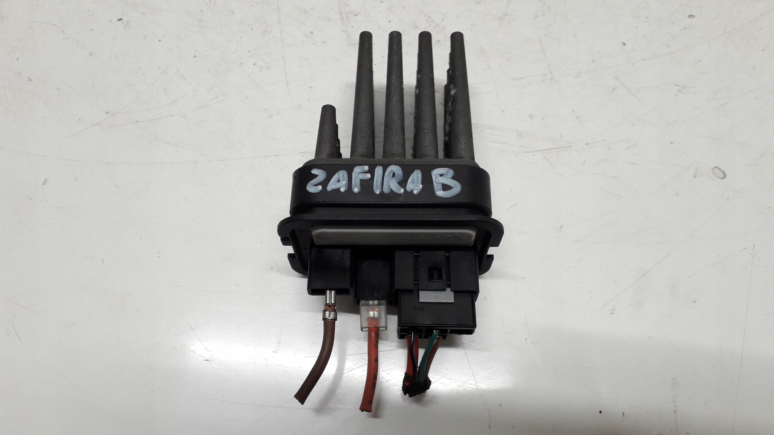 05- - OPEL ZAFIRA B 05-РЕЗИСТОР ВЕНТИЛЯТОРА 52488536