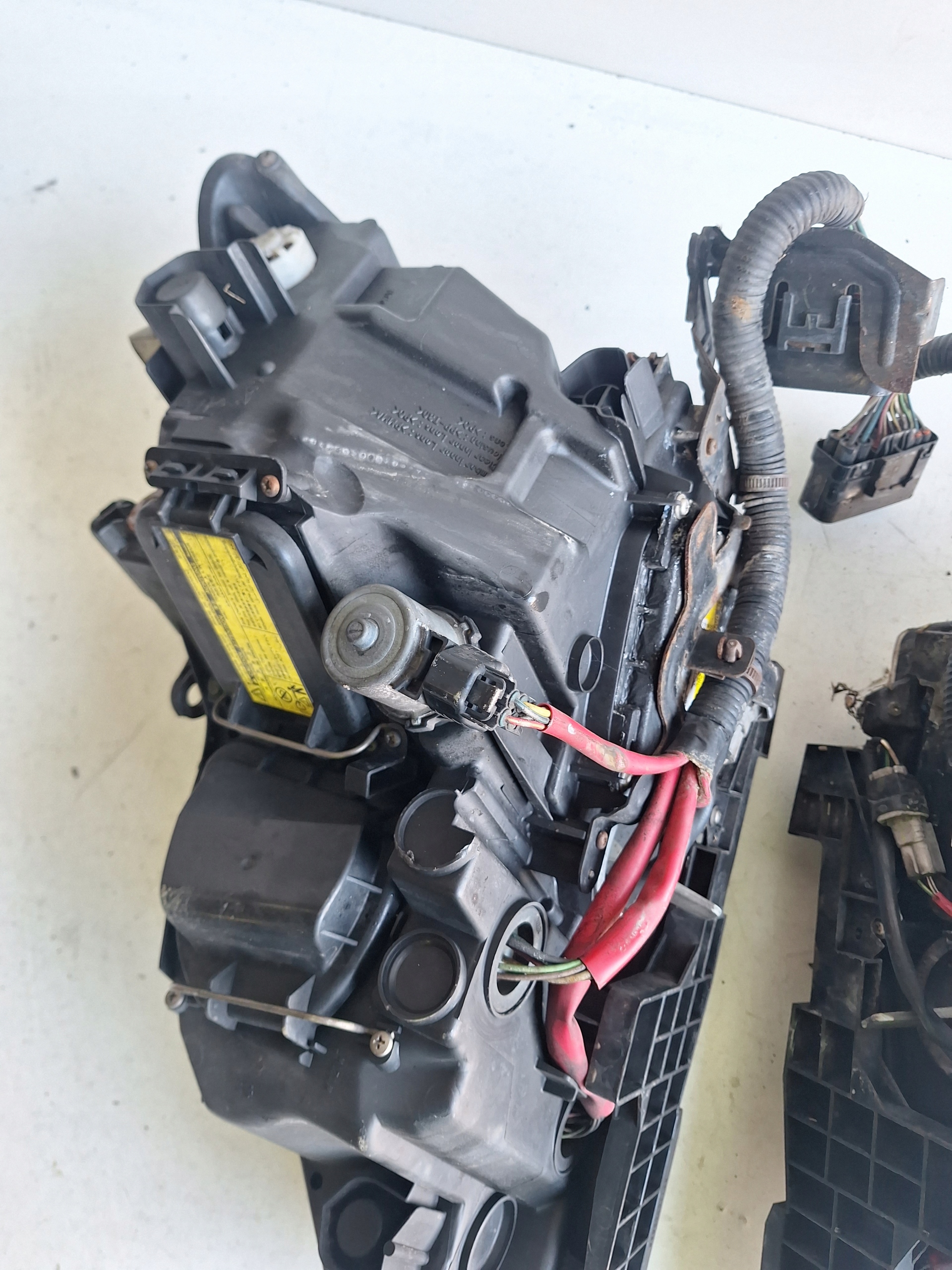 LEXUS IS II LIFT 09-12 light left XENON UK