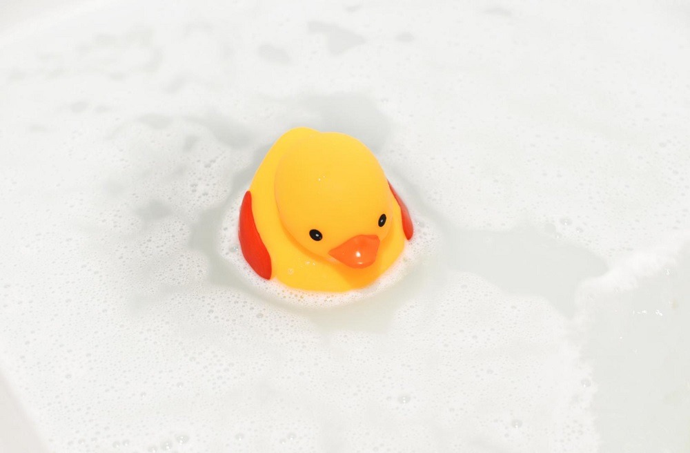 KACZUSZKA pływająca zabawka do kąpieli MOM'SCARE Stan opakowania oryginalne