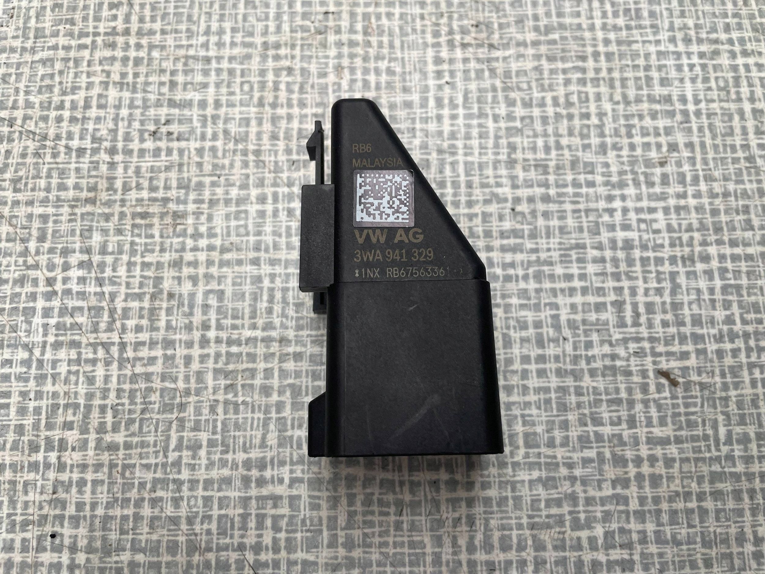 control unit plugs ZAROWYCH VOLKSWAGEN AUDI 3WA941329 @M