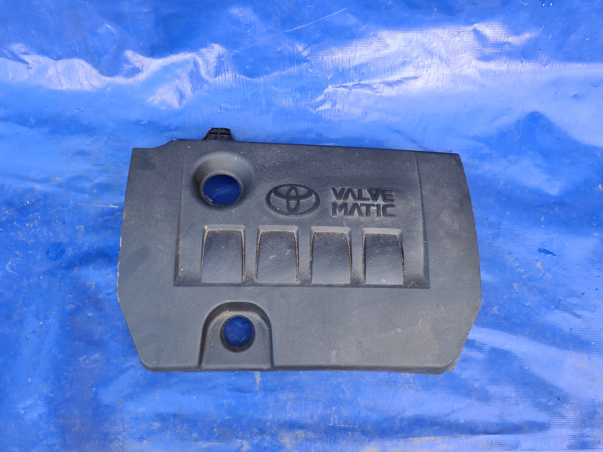 11212-37031 - avensis T27 verso 1,6 1,8 кришка двигуна