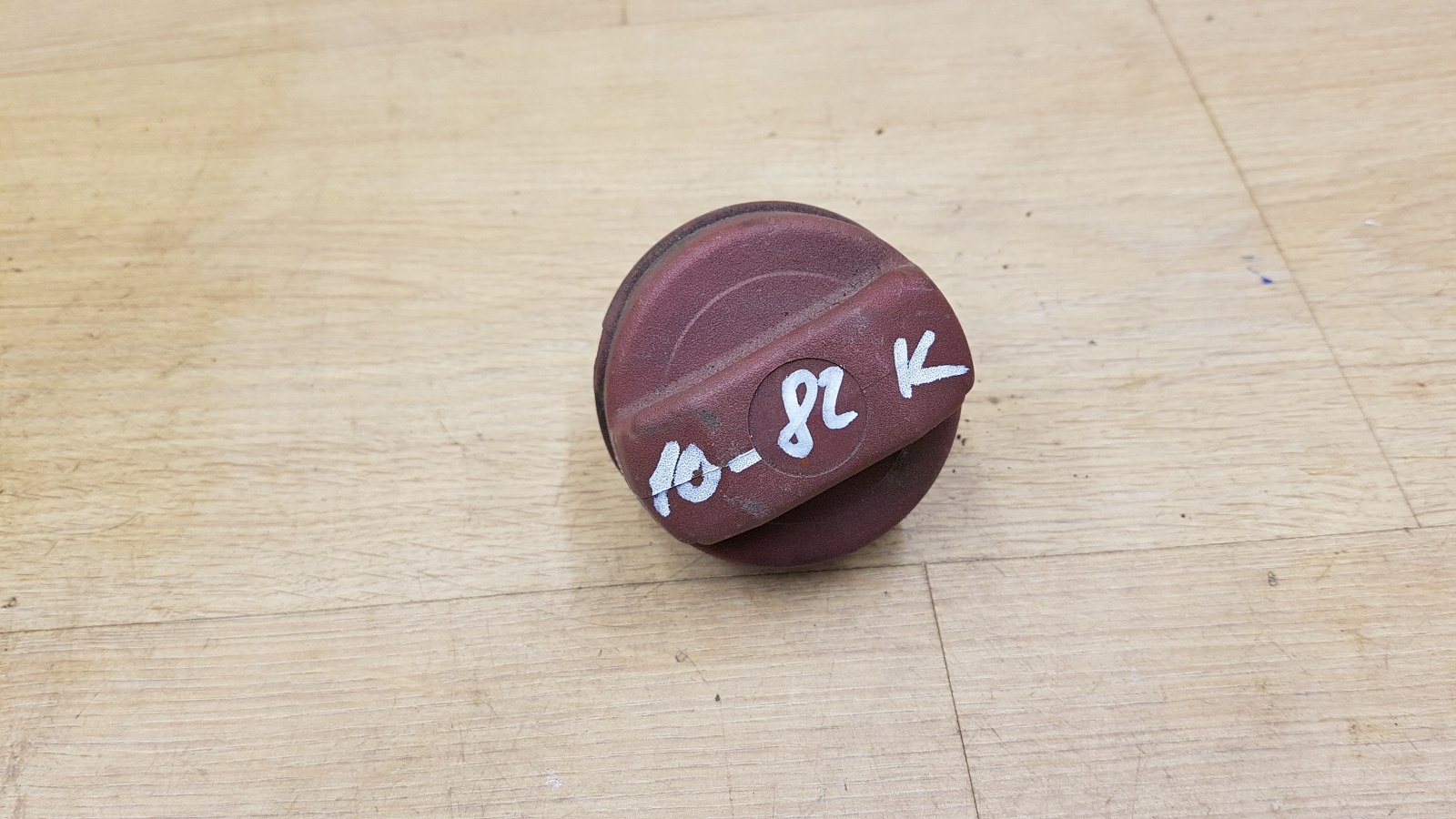 KOREK WLEWU PALIWA AUDI 80 B4