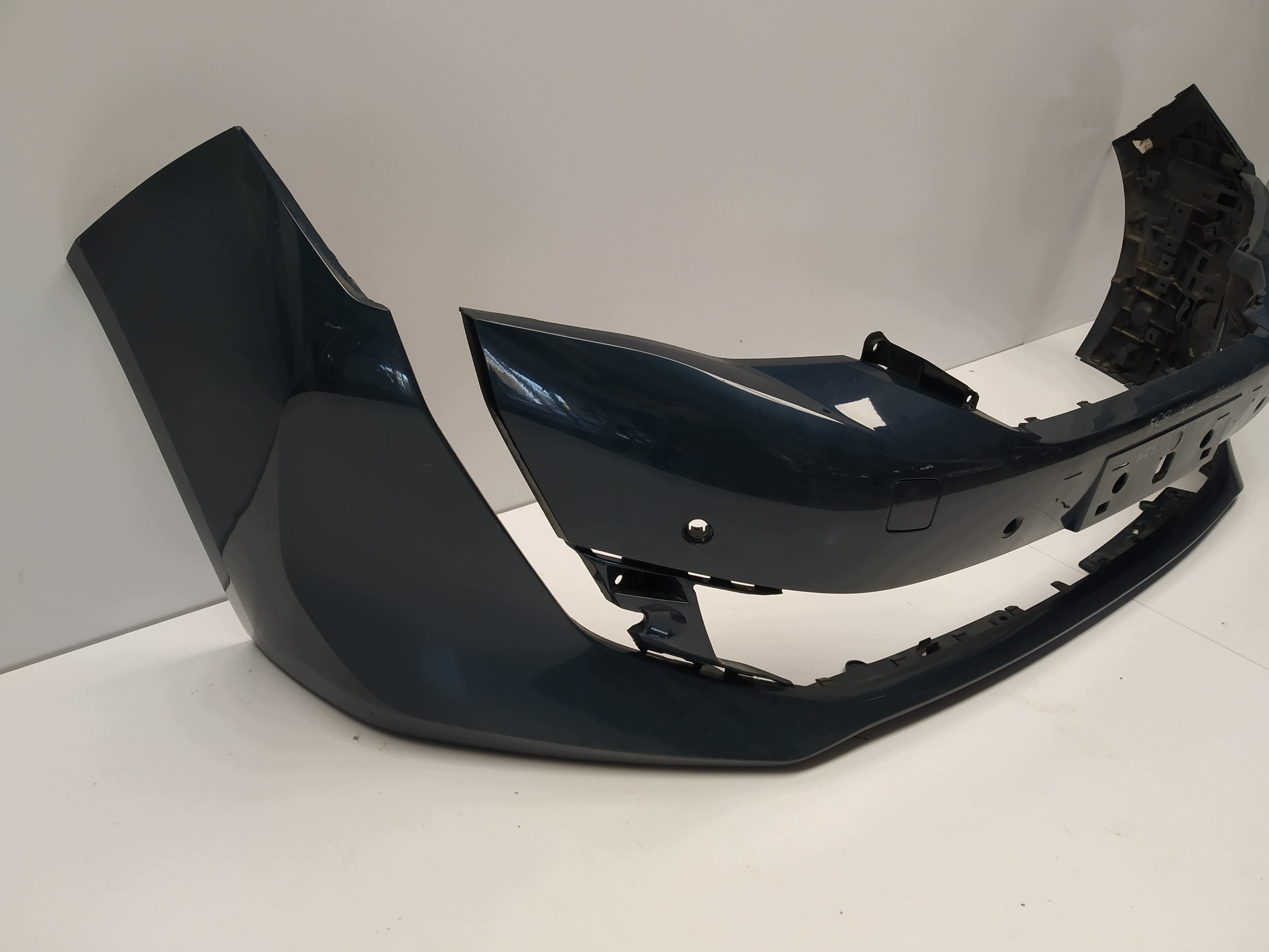 2018r + Peugeot 508 II bumper front original front below 4 PDC