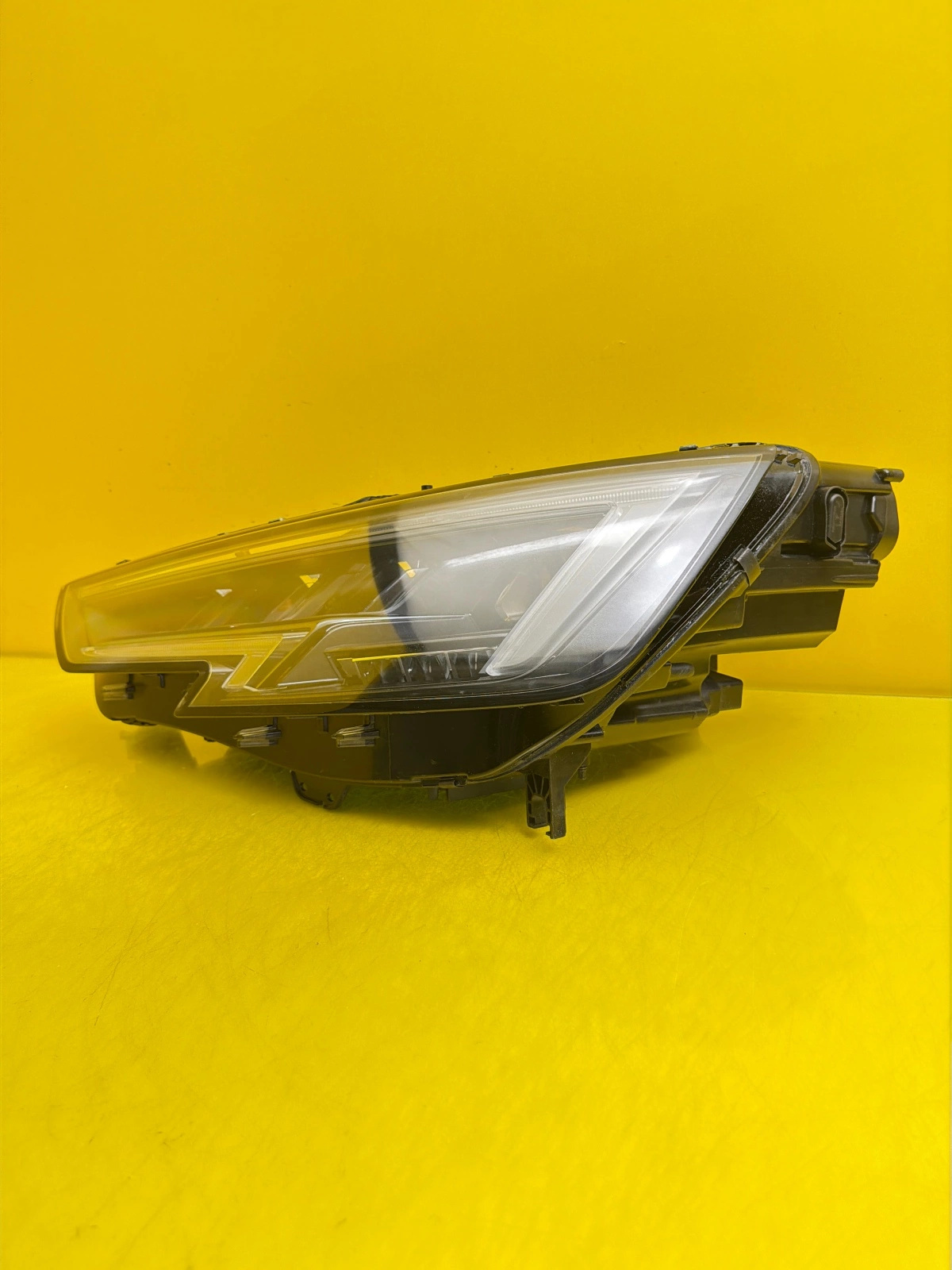 light left Audi A4 S4 RS4 B9 Matrix 8W0941035C
