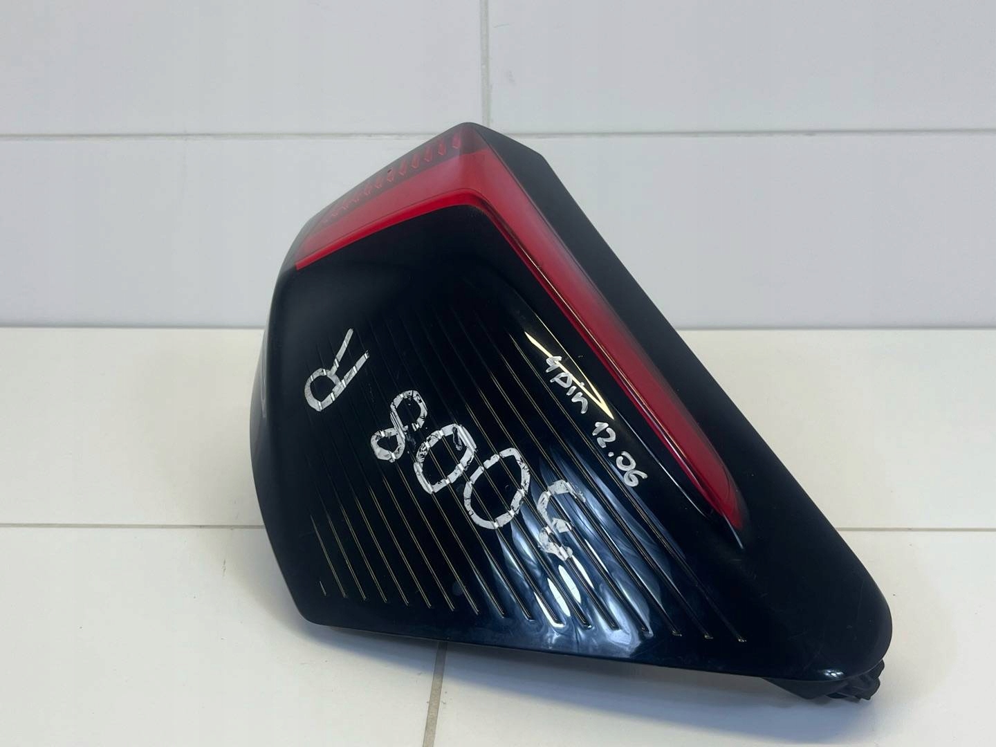 light rear right side Peugeot 3008 2 2019 9810477080