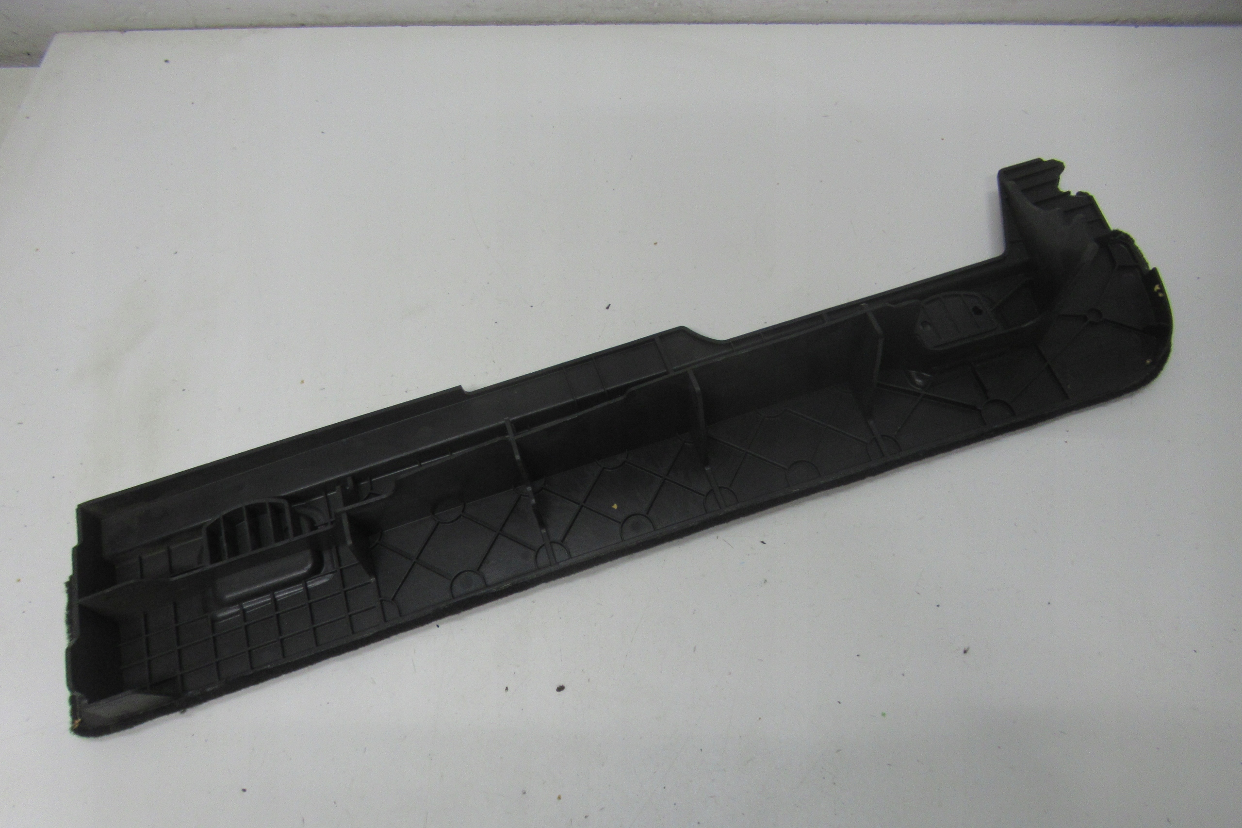 PORSCHE CAYENNE 09 moulding boot right