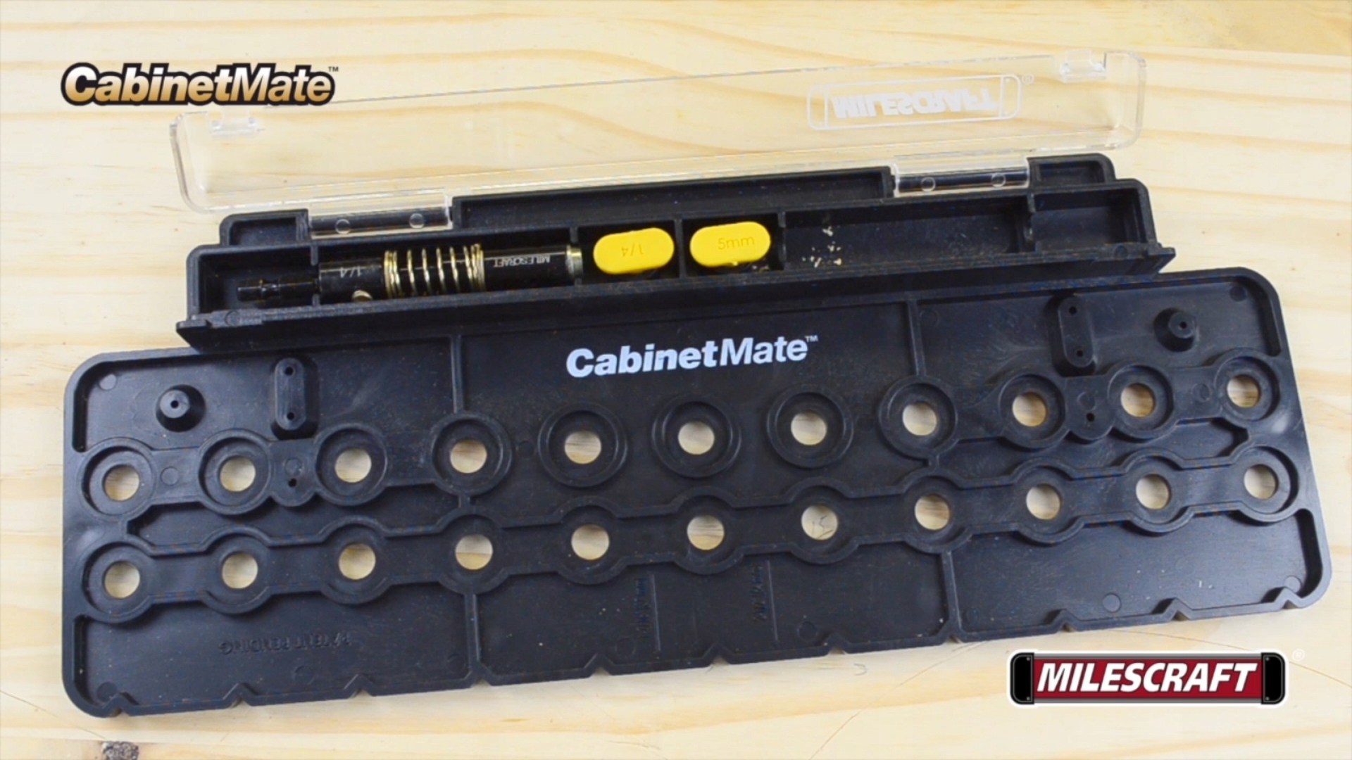 Šablona pro vrtání otvorů pod police Milescraft CabinetMate