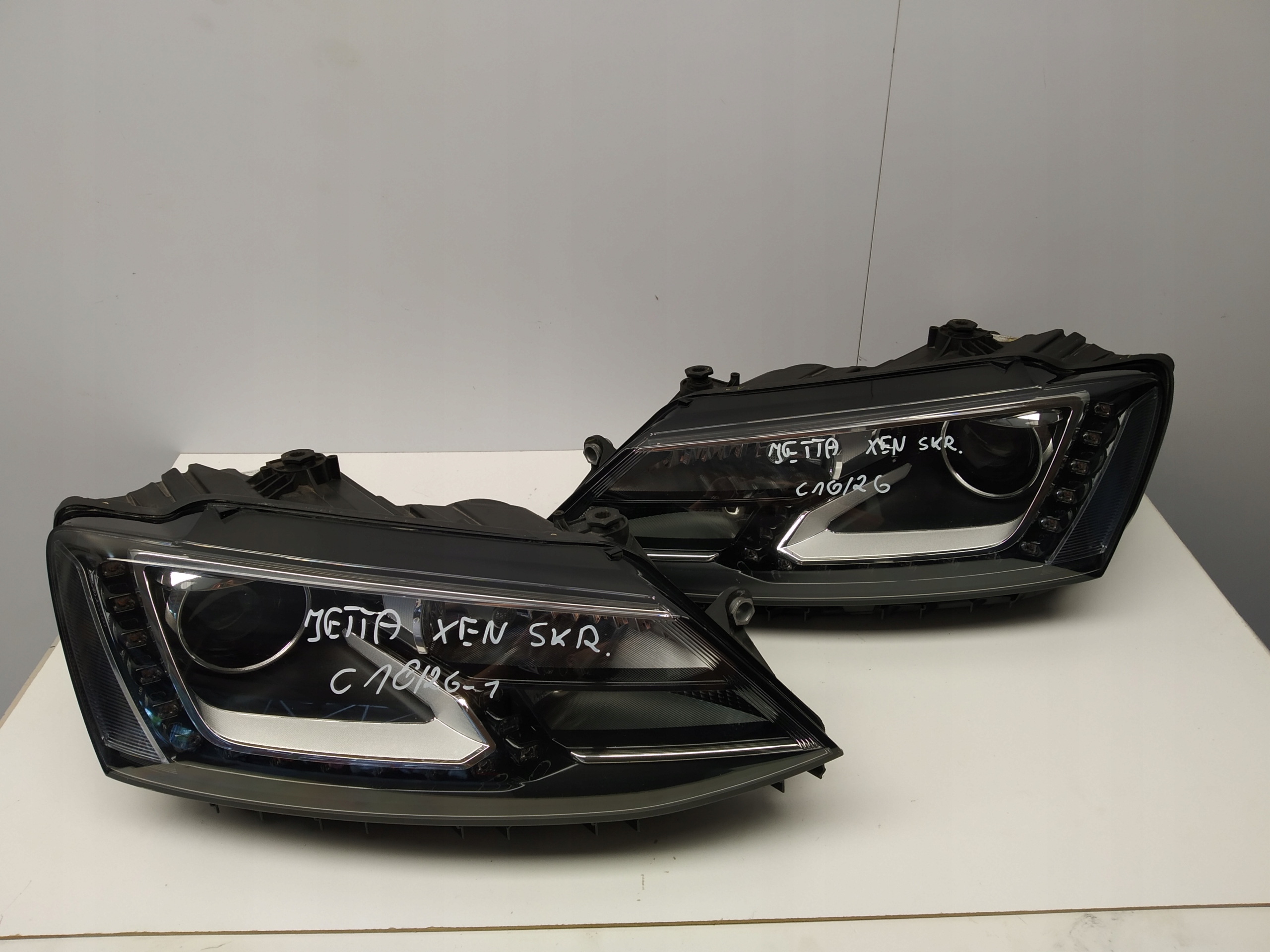 11r + Vw Jetta VI reflektor light front left right Bi xenon positioning LED 5C7