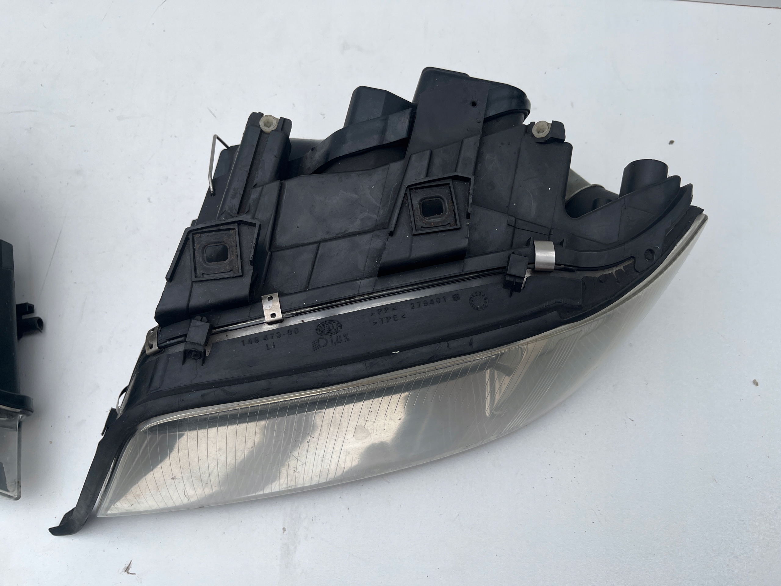 light Reflektor front right left Audi A4 B5 Lift Hella 99-01r.