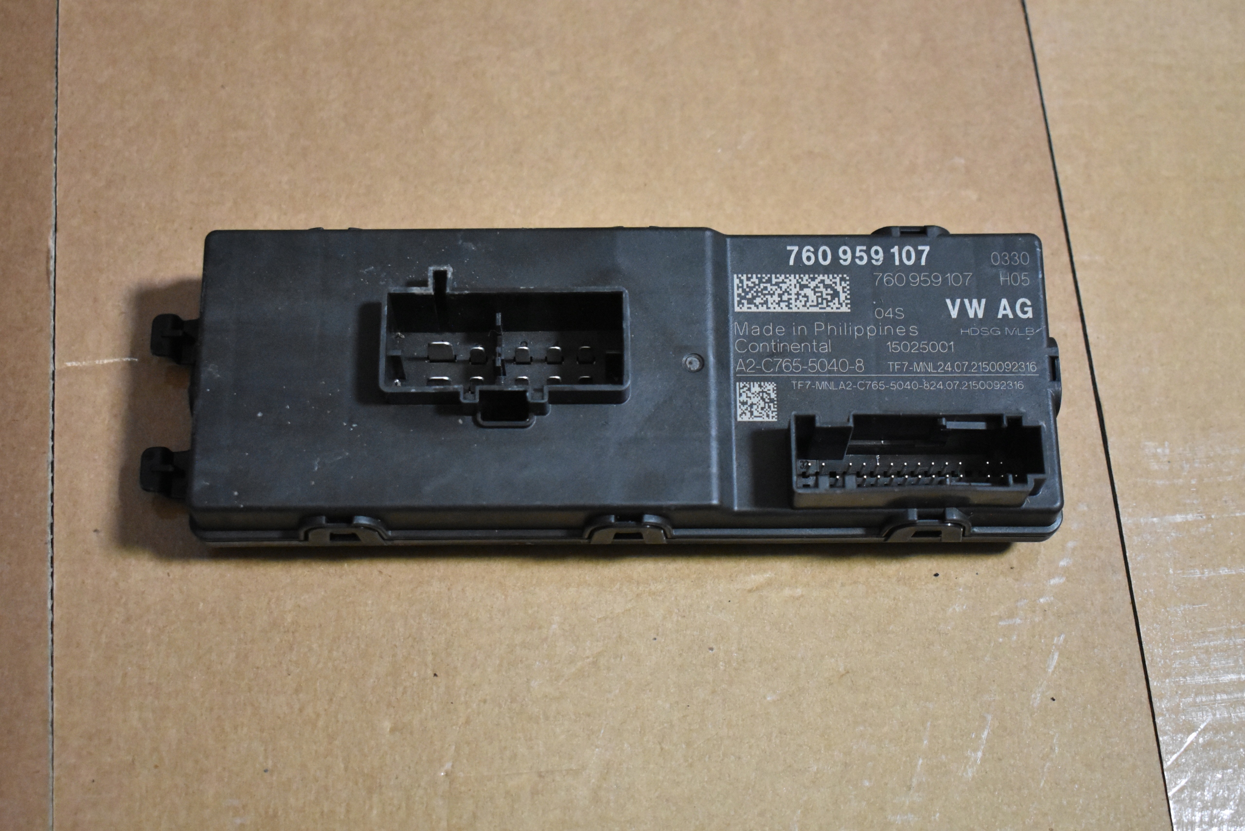 IDEALNY module bonnet boot VW TOUAREG III 1