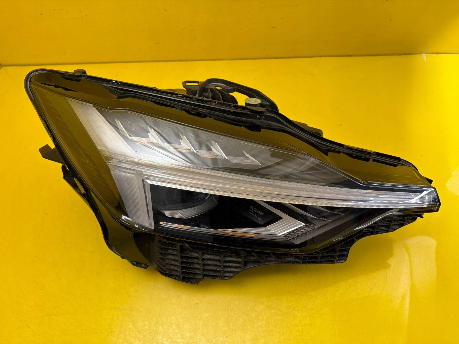 light right Volvo Polestar 2 Full Led P32337607
