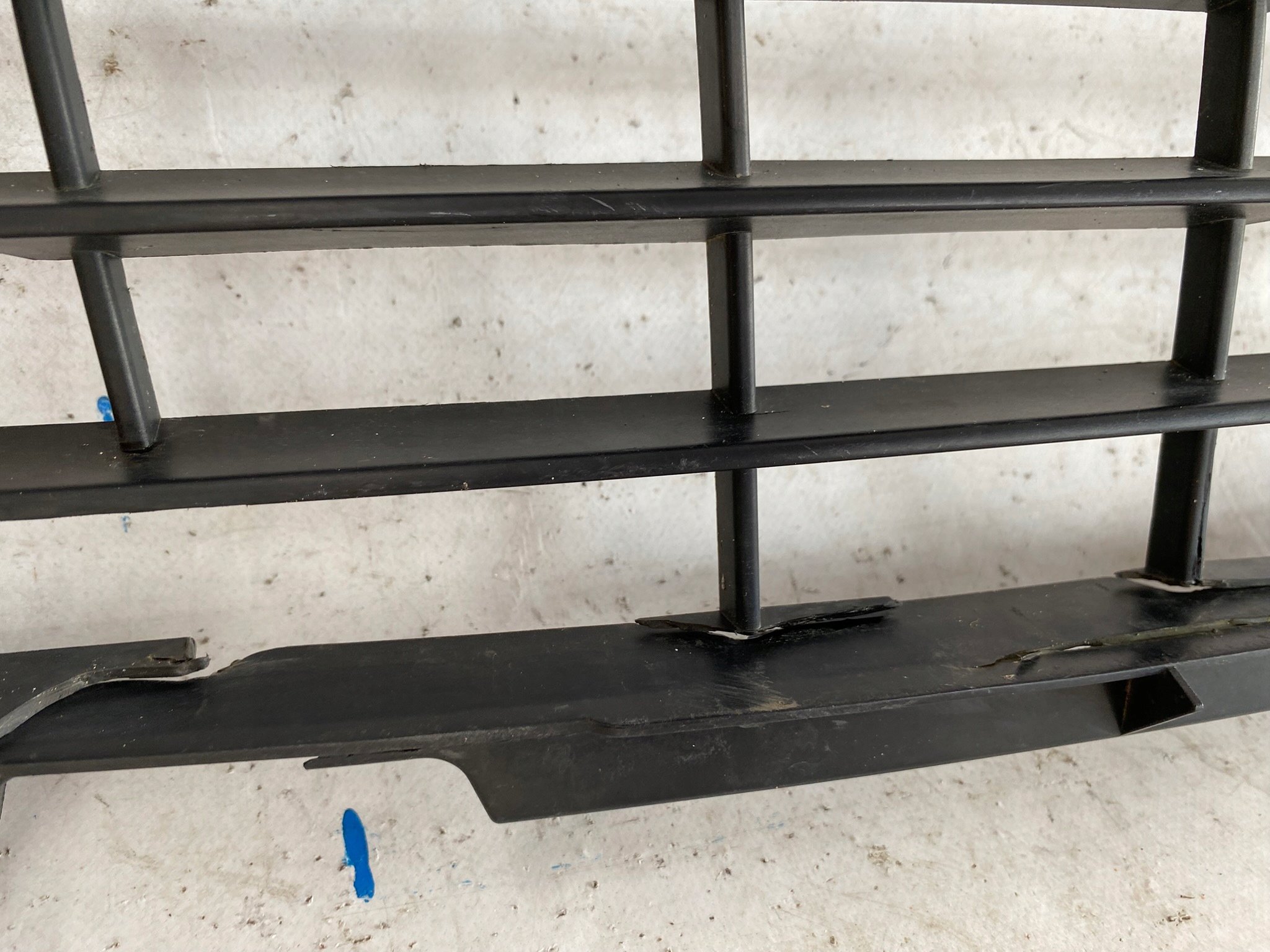 PORSCHE CAYENNE 7L GTS 07- grid of a bumper central front 7L5807683D