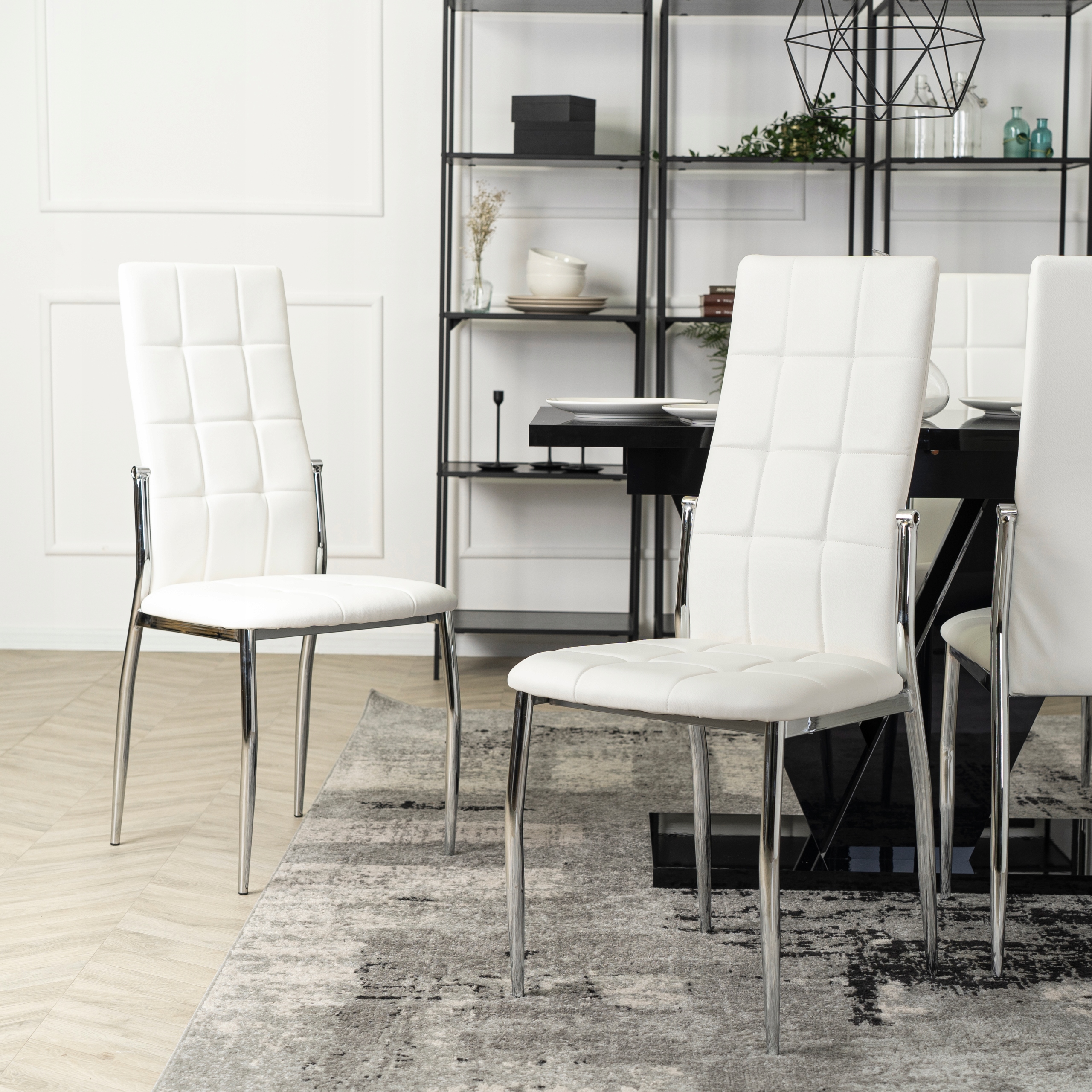 Krzesła MOLLY – nogi chromowane