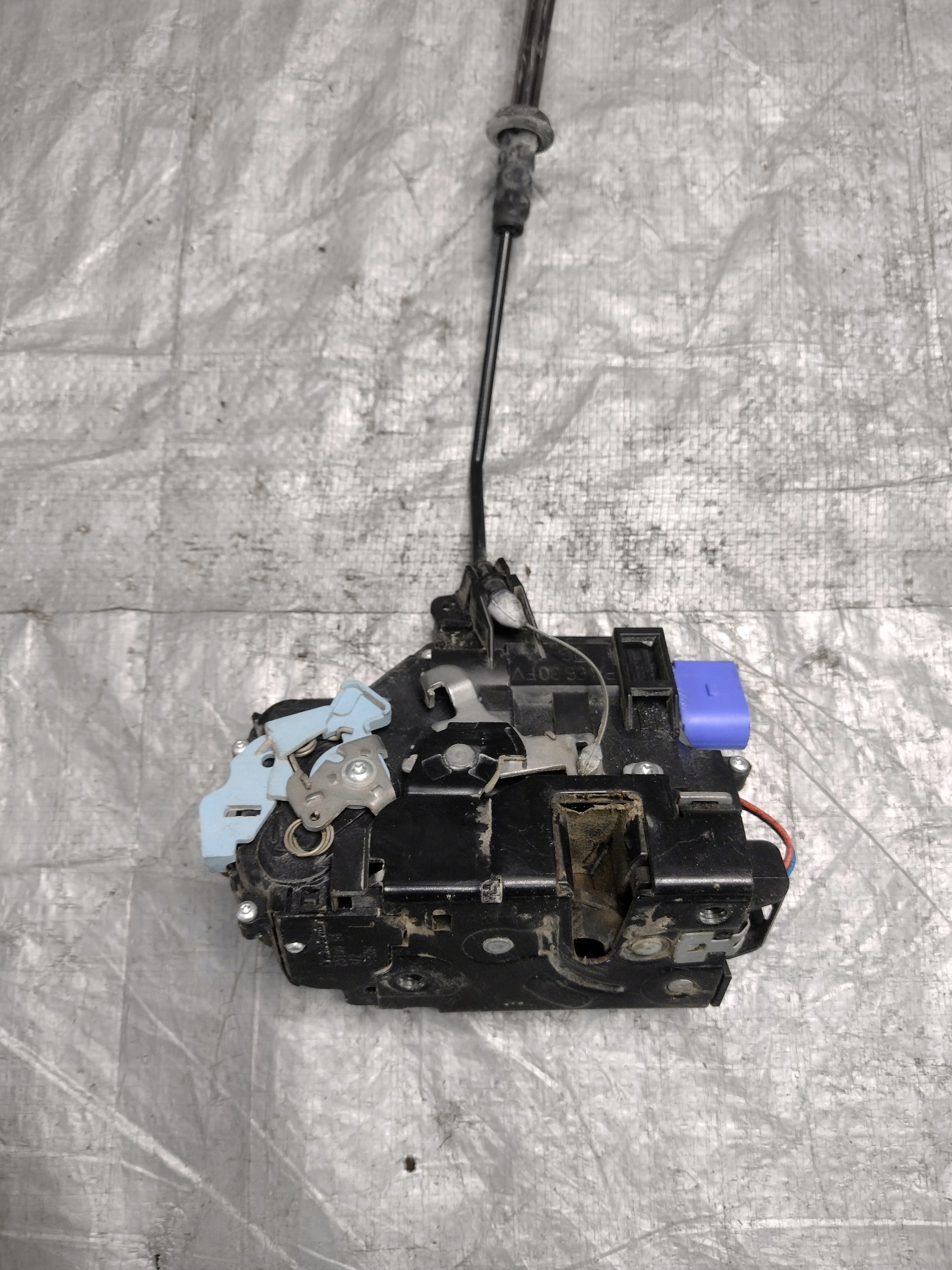 lock door front left Skoda Octavia II 2 OE 3D1837015AB