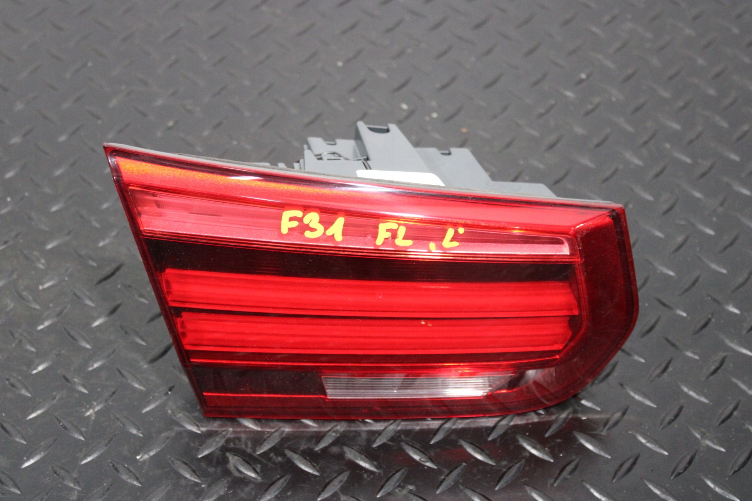 LAMPA KLAPY LEWY TYŁ BMW 3 F30 F31 LIFT