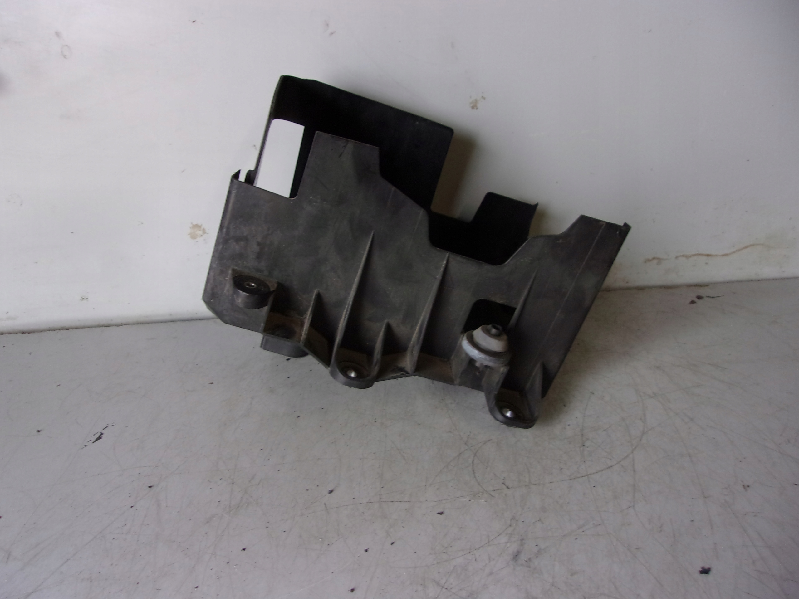 КОРПУС АКУМУЛЯТОРНОЇ БАТАРЕЇ POLO 6R 6R0915321 ^