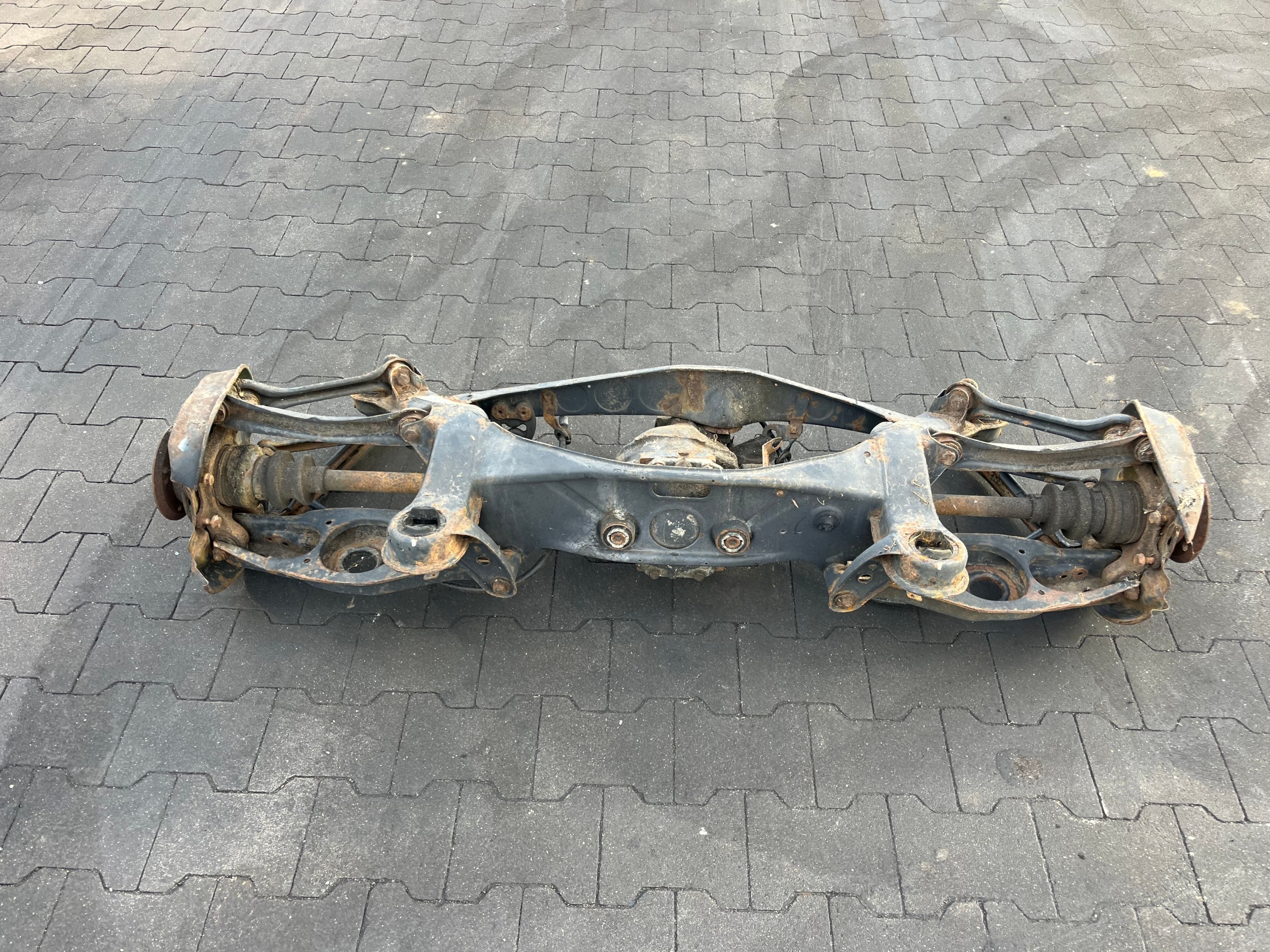 axle beam subframe springing rear part MERCEDES-BENZ E-KLASA W124 + differential semi-axis