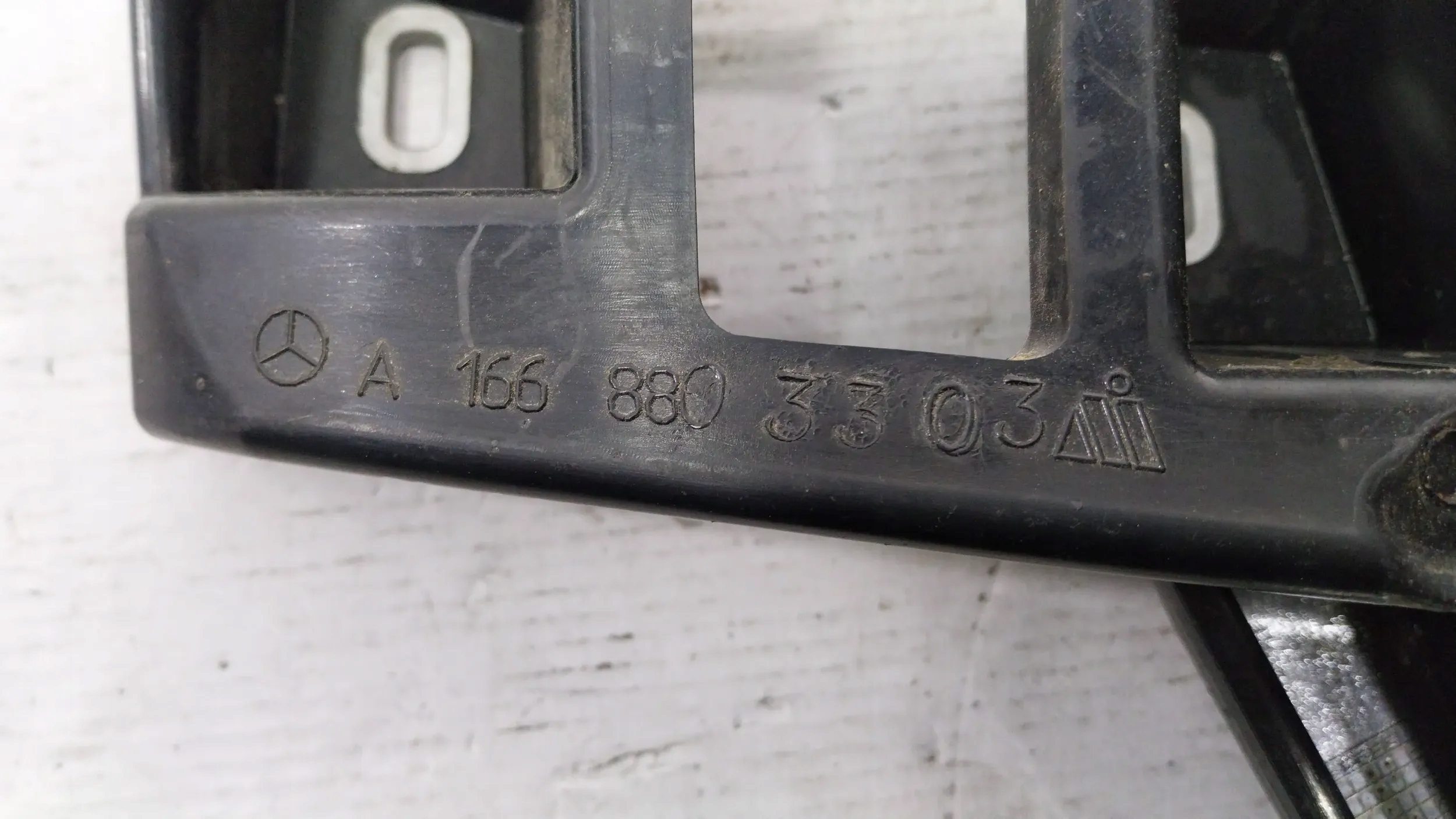 bumper bracket left rear part A1668803303 MERCEDES ML W166