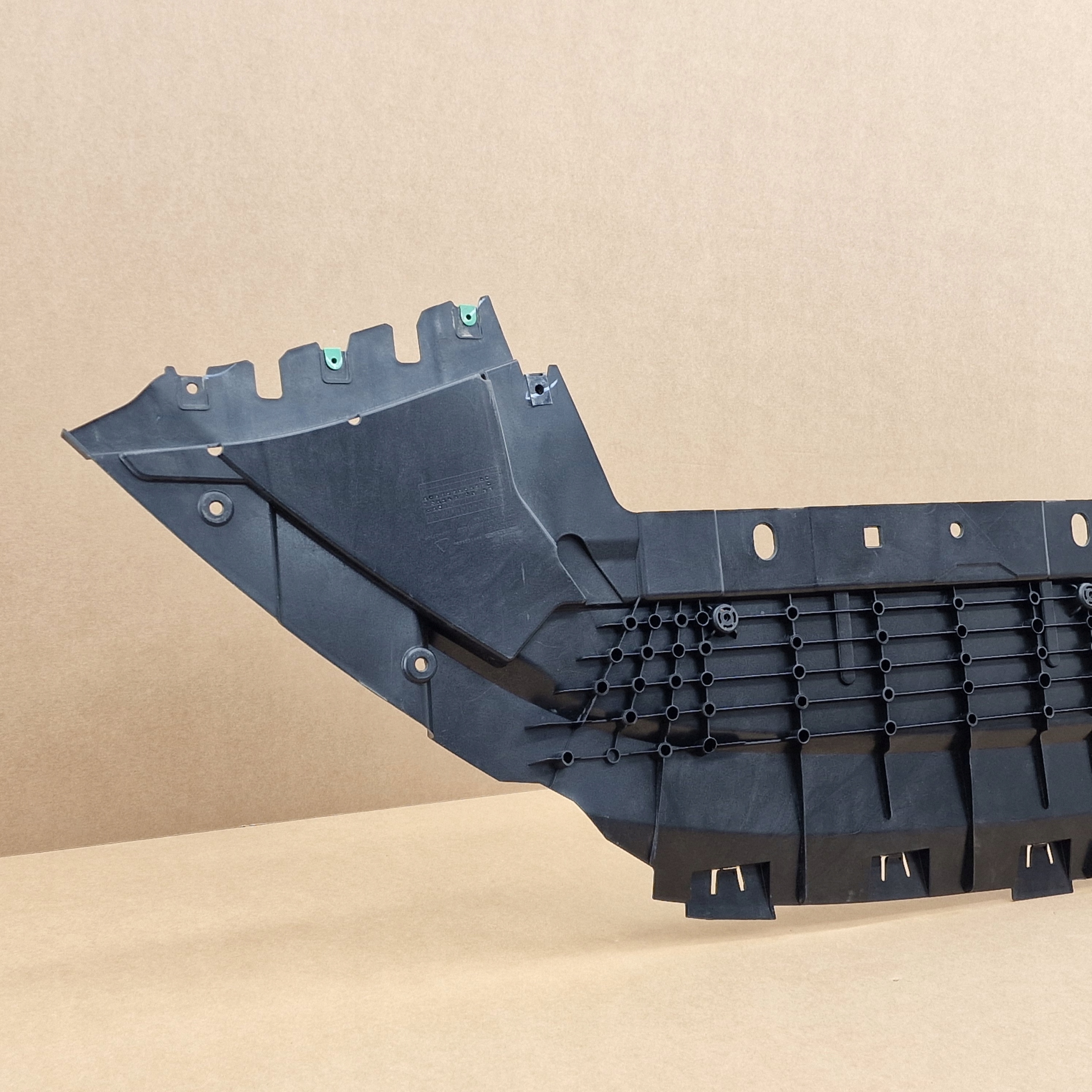 Blende Abdeckung abdeckung unter Stoßstange LYNK & CO 01