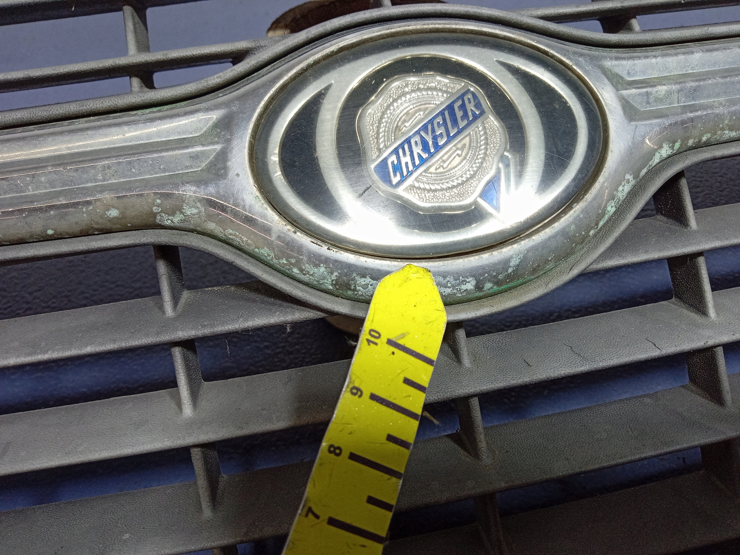 CHRYSLER Voyager IV CARAVAN решетка радиатора 4857522AA