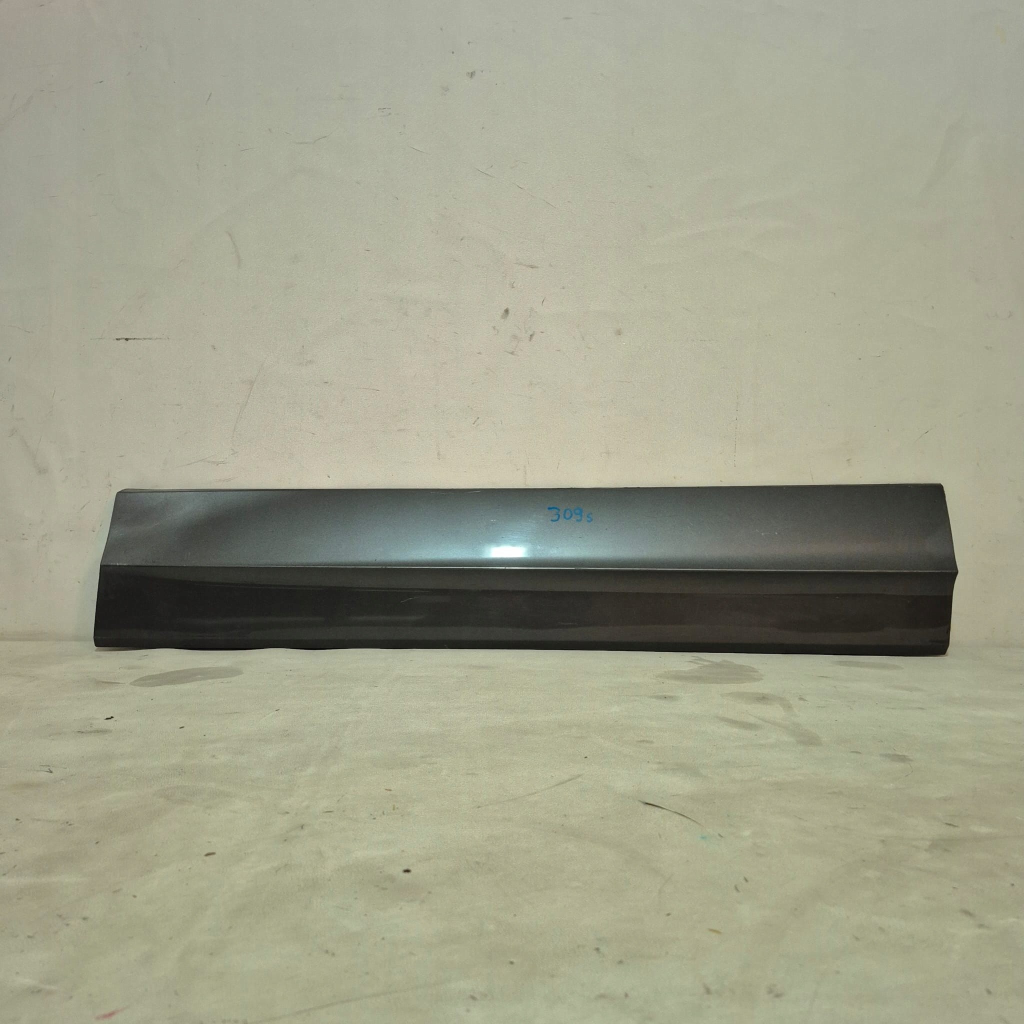 VW TOUAREG III 3 17 > moulding cap door right front front 760854940D