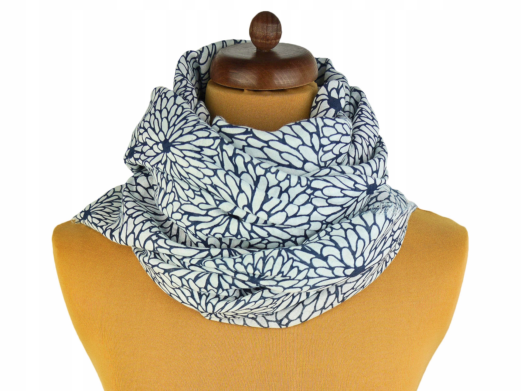 SZAL DAMSKI MOTYW ROŚLINNY KWIATY BIAŁO GRANATOWE Marka Tissino