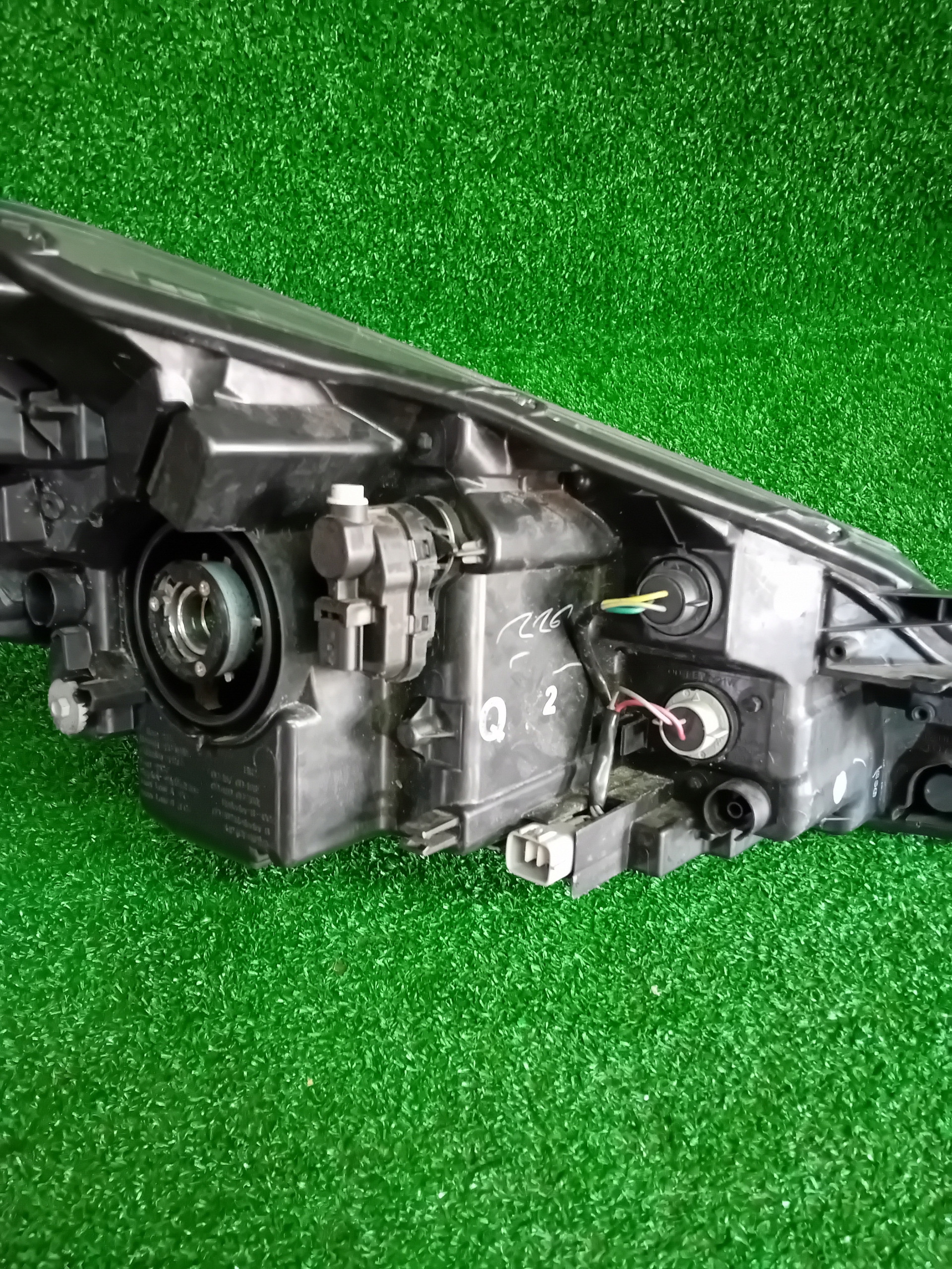 REFLEKTOR light left TOYOTA YARIS III LIFT 17