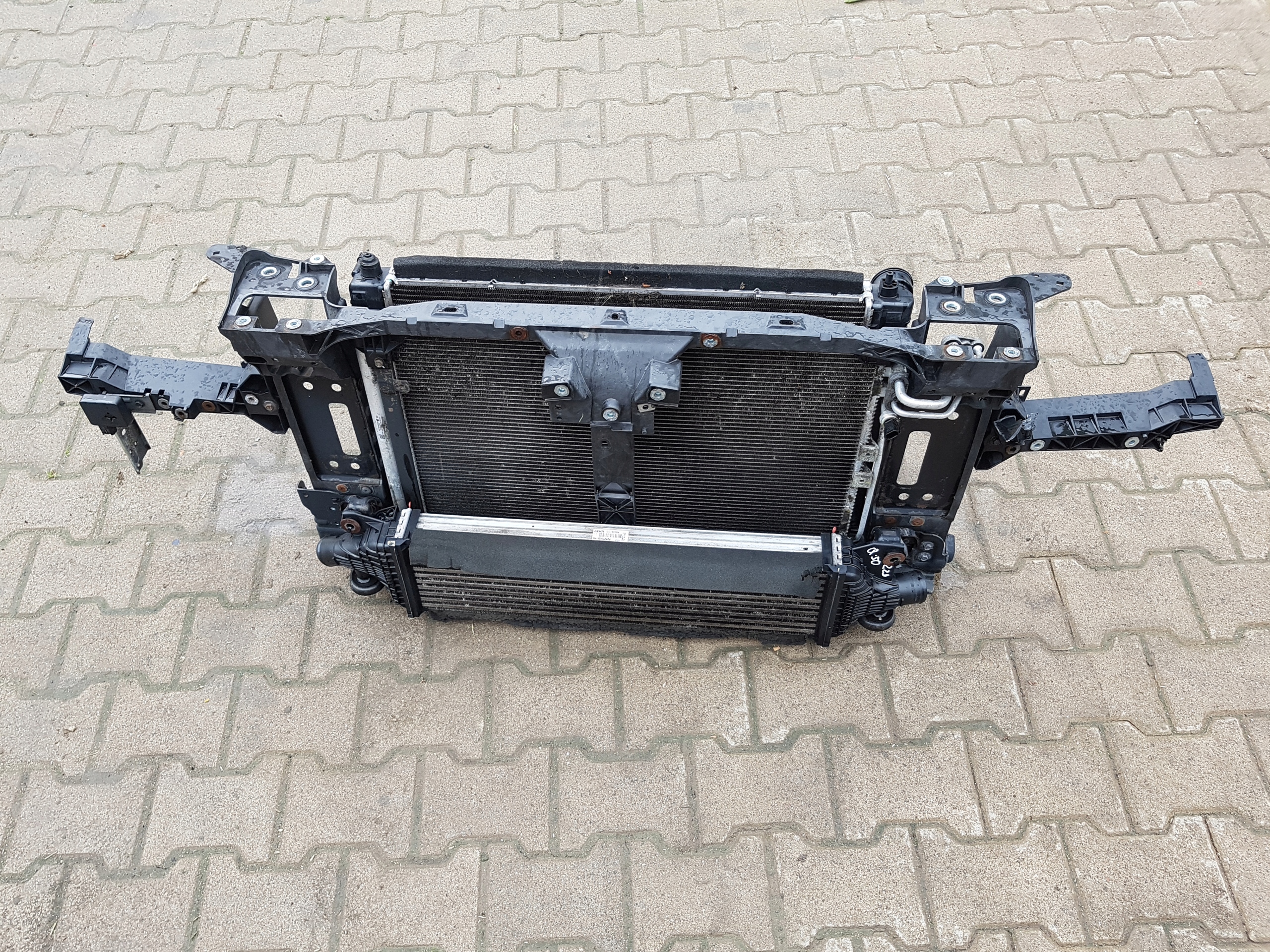 INFINITI Q50 2.2D Pas przedni chłodnice komplet