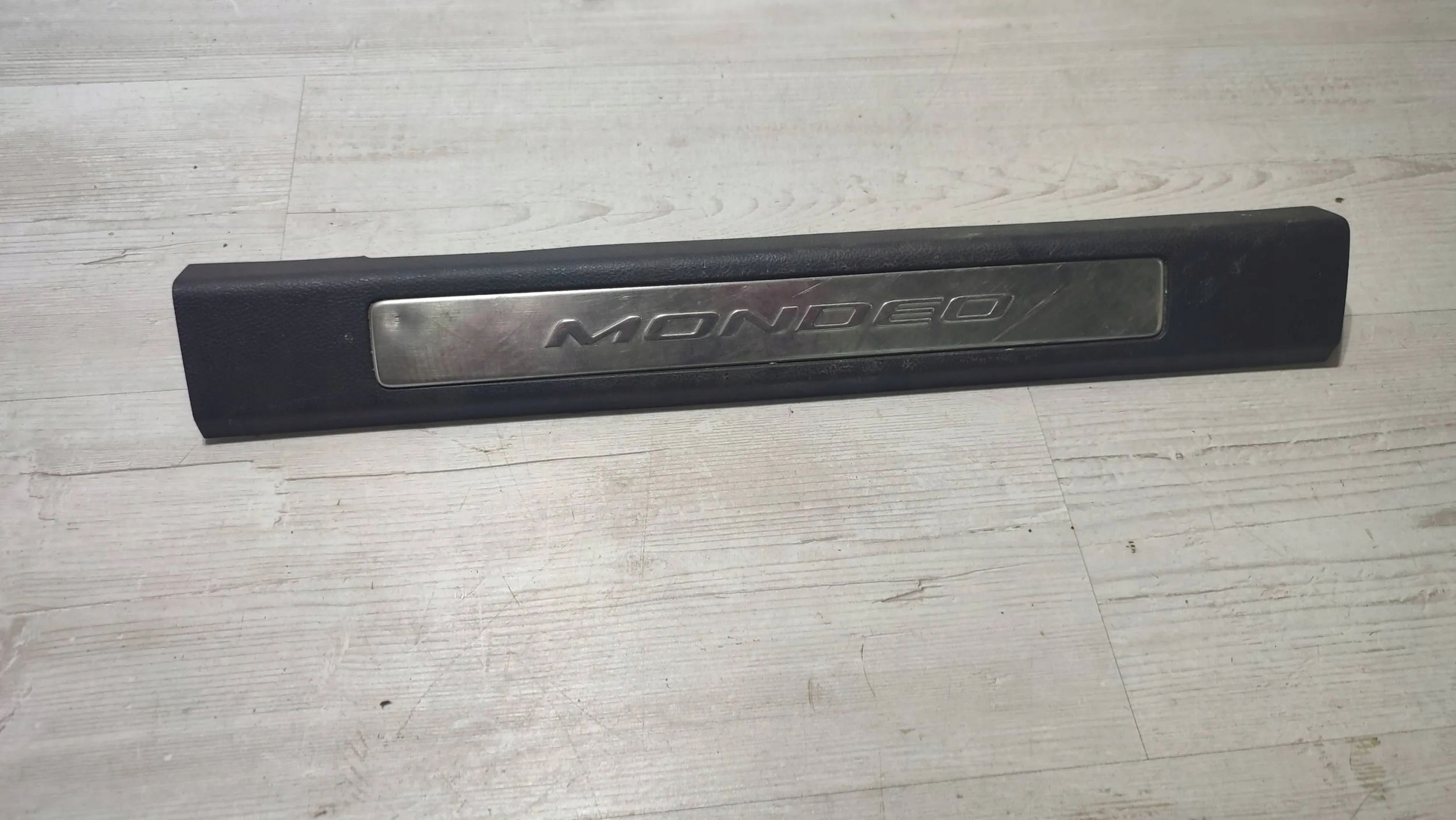 Ford Mondeo MK5 16r 2.0TDCi front side right moulding threshold cap