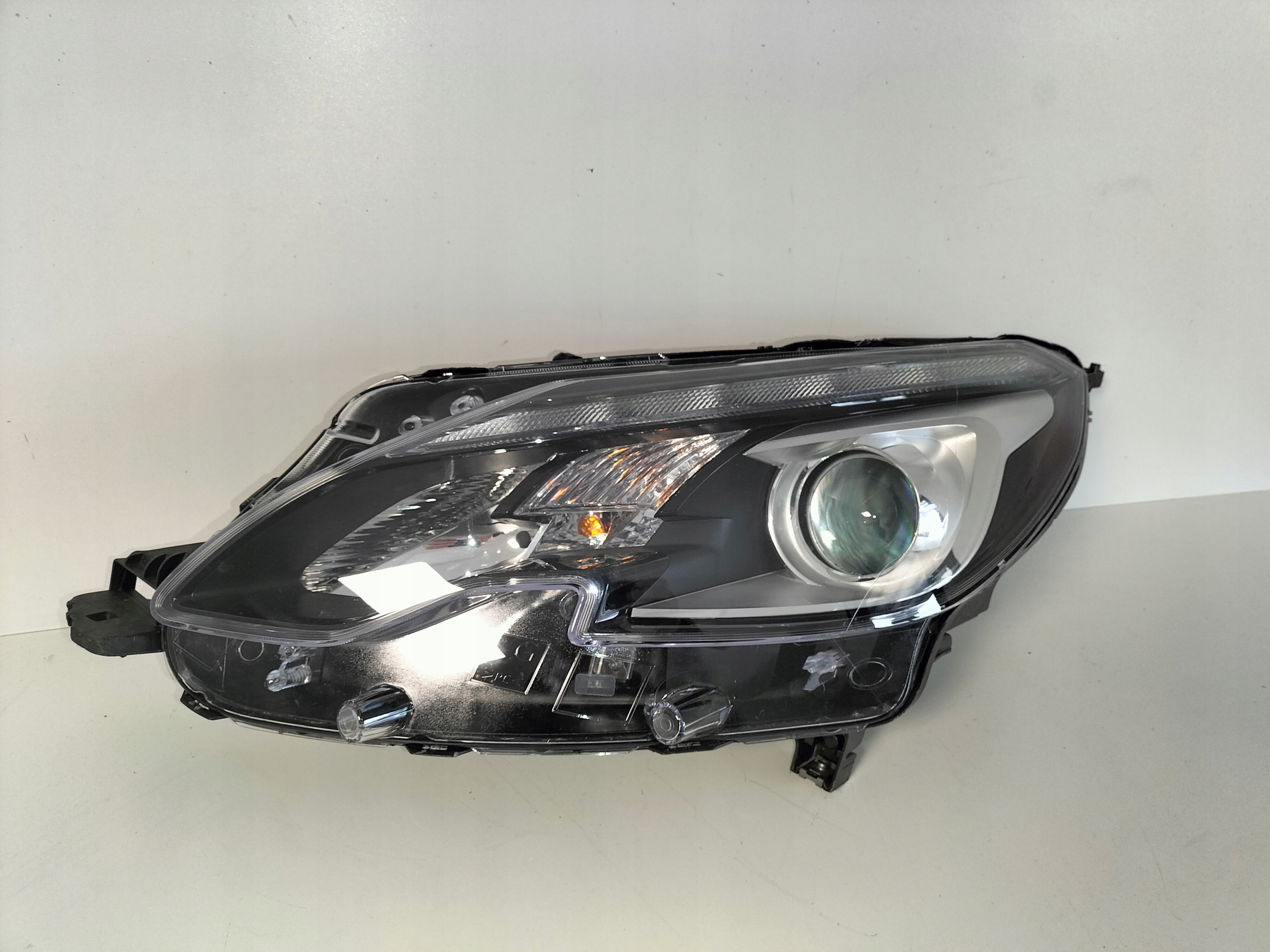 light front reflektor left PEUGEOT 2008 and LIFT 16-19