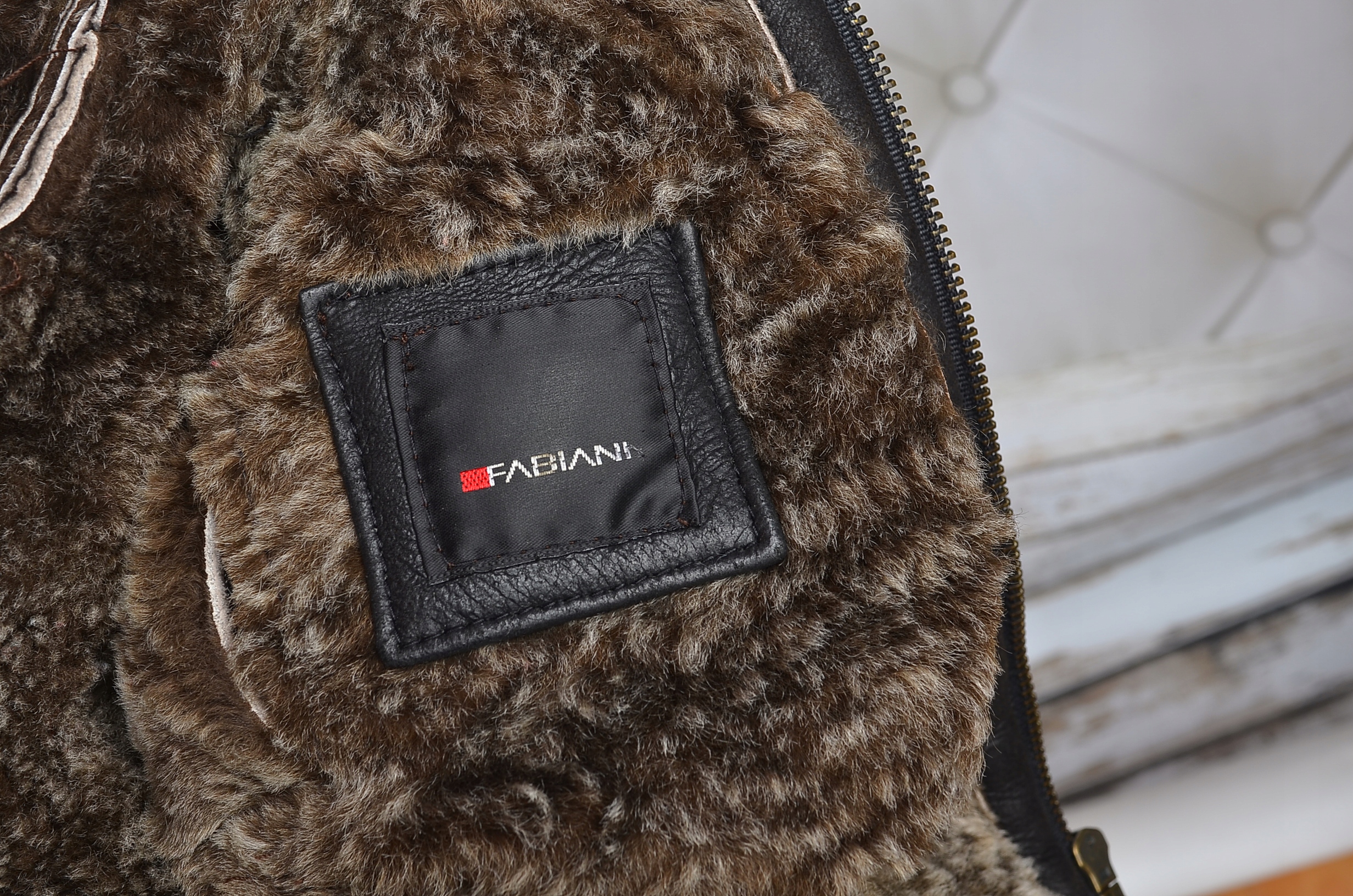 1184 FABIANI KOŻUCH NATURALNY LAMM KAPTUR 40 L Kolor czarny