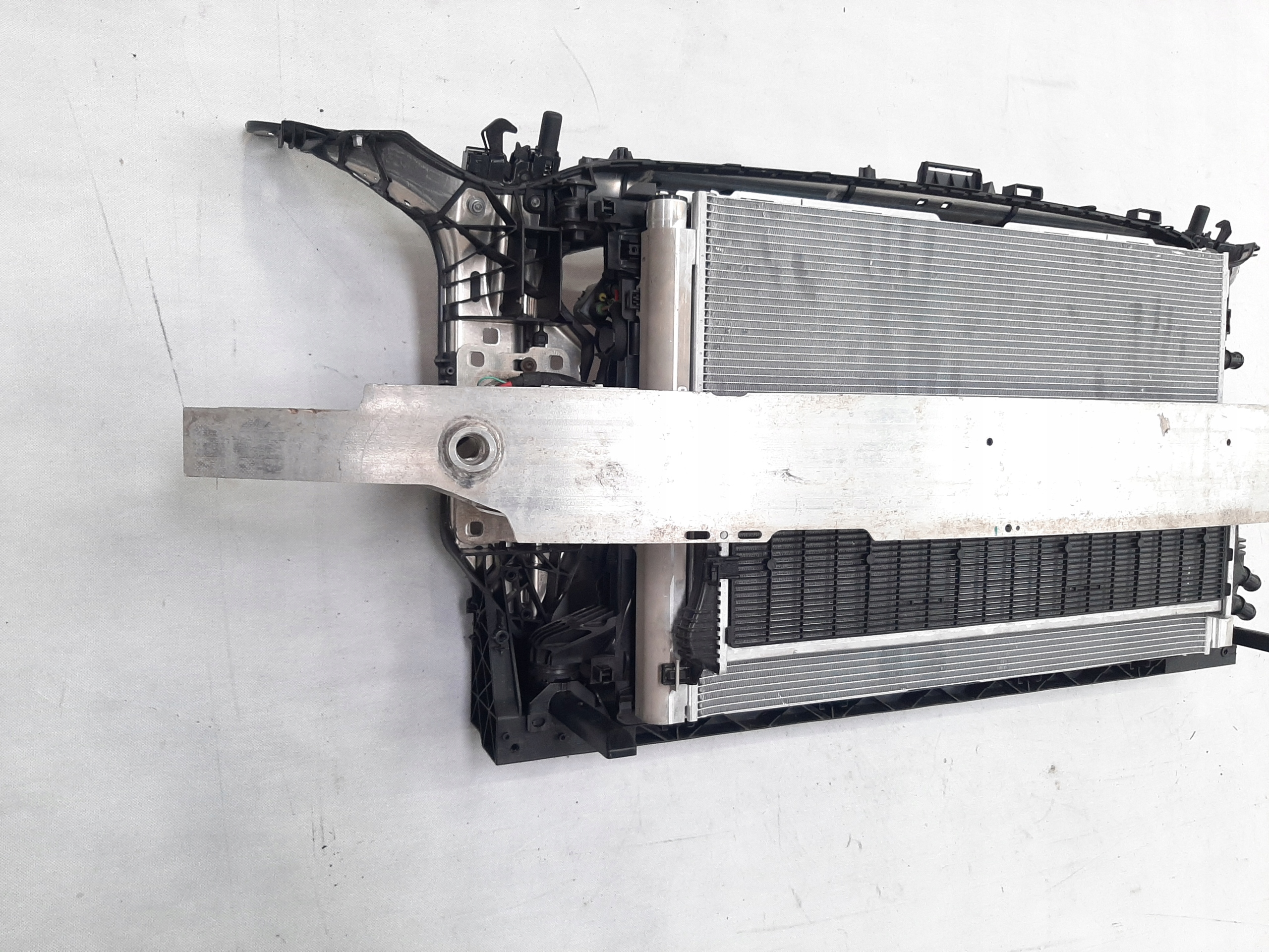 AUDI A6 A7 C8 18- PAS PRZEDNI KOMPLETNY CHŁODNICE WENTYLATOR 4K0805594 NOWY Producent części Volkswagen OE