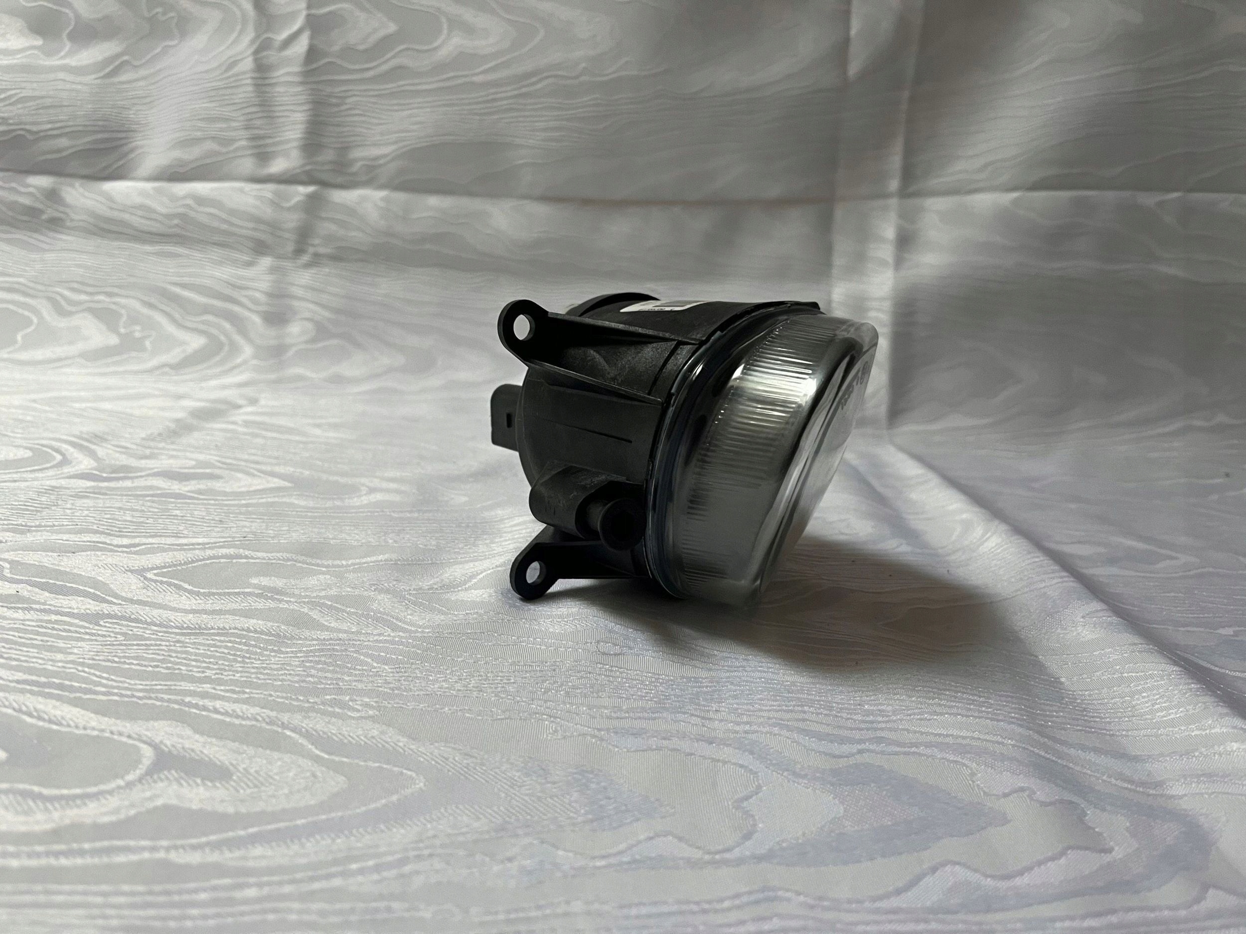 правая противотуманная ГАЛОГЕН Audi S3 99-03 оригинал valeo 8L9941700