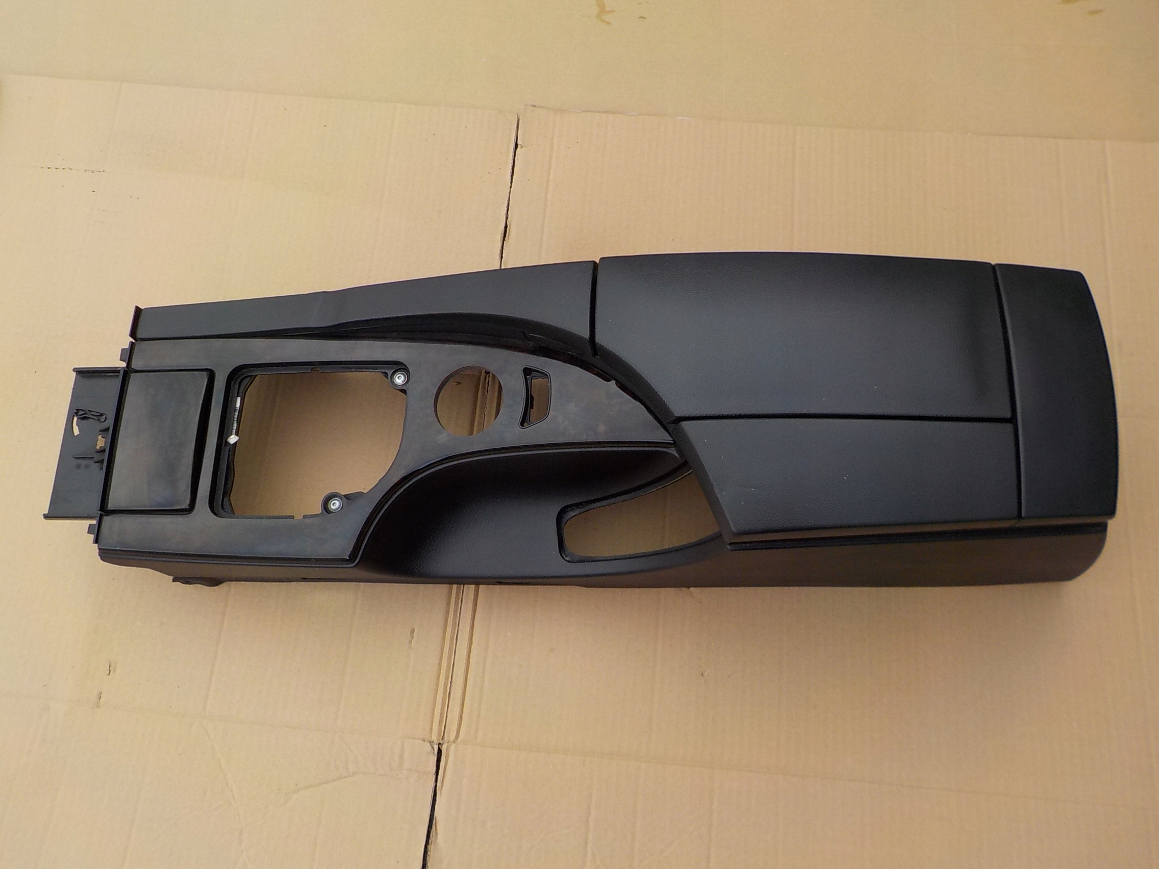 Podłokietnik tunel bmw e60 e61 2005r EUROPA